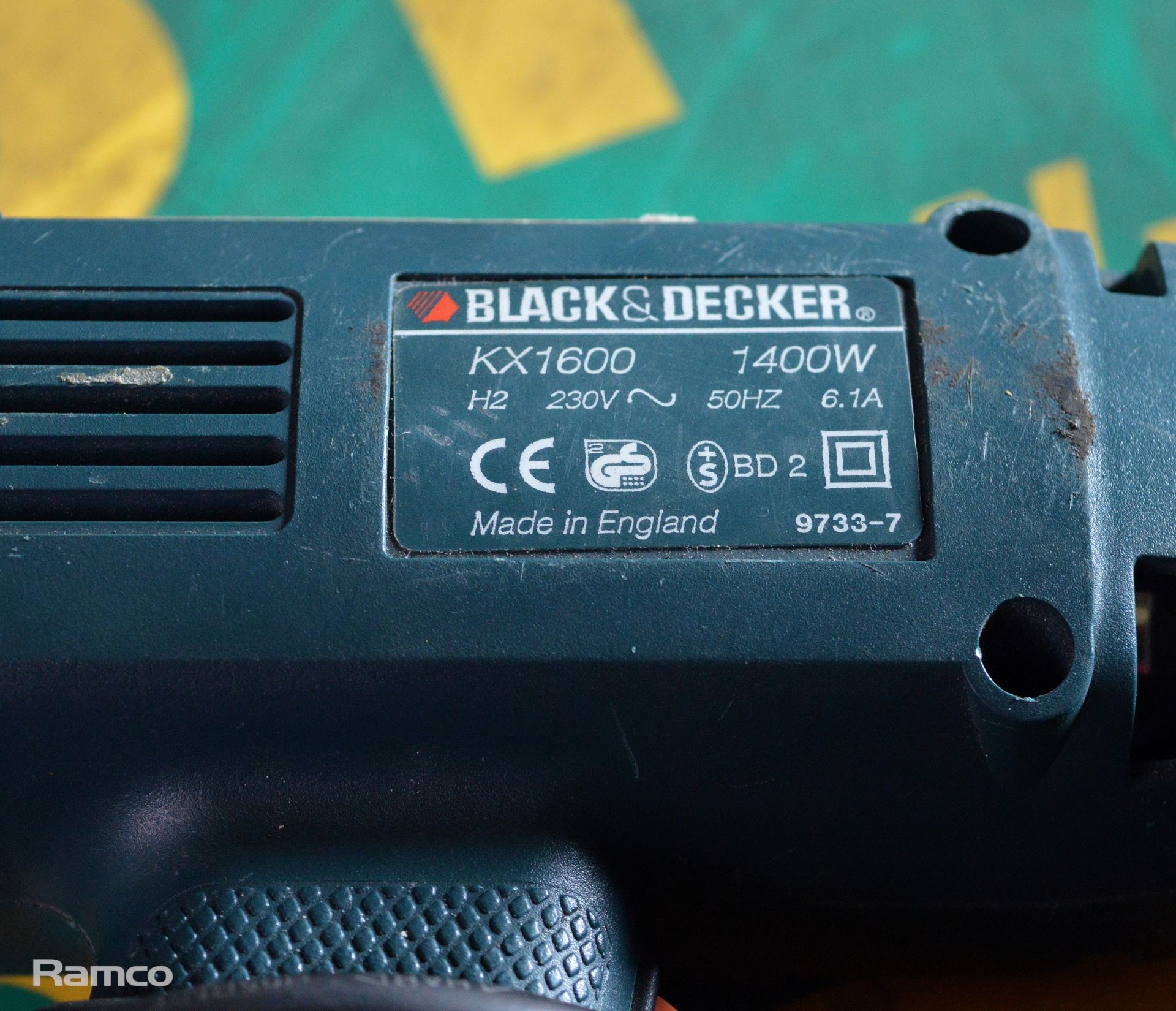 Black & Decker KX1600 1400W heat gun, Dewalt DCB105 Battery Charger, Dewalt DE9108 Battery - Image 3 of 5