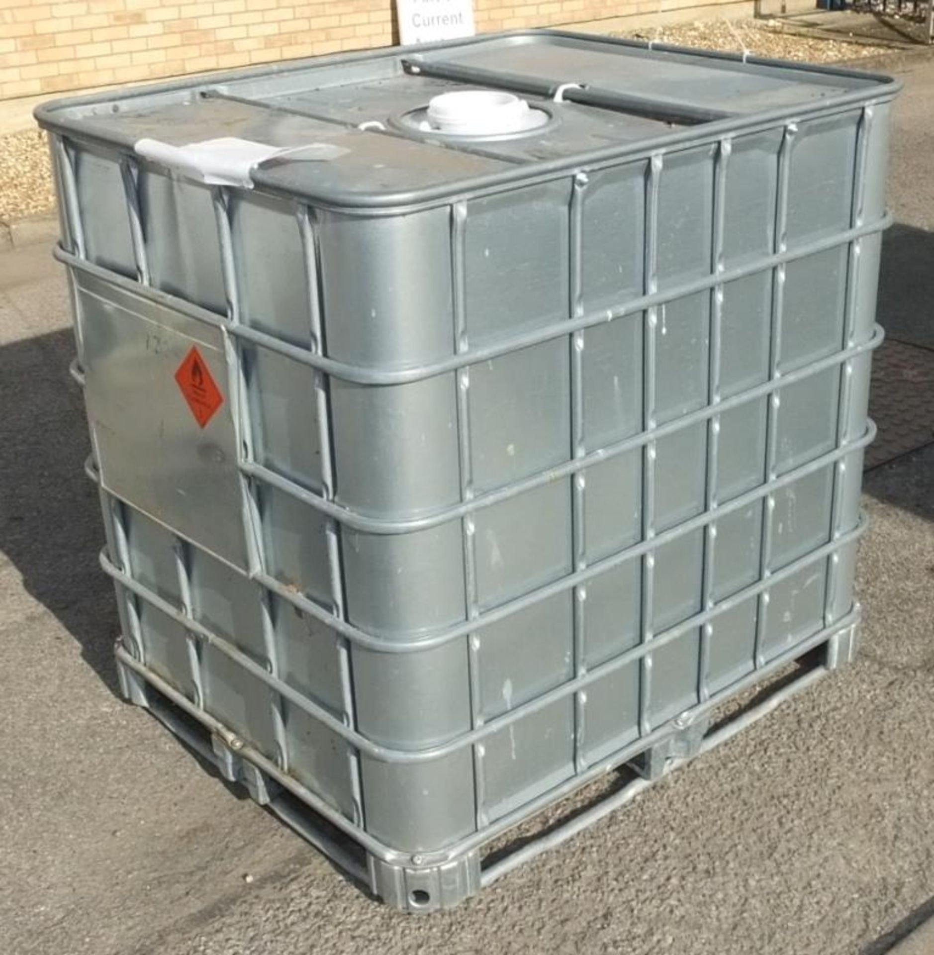 1000LTR IBC Storage tank in frame - W 1200mm x D 1000mm x H 1170mm - damaged frame base - Image 2 of 6