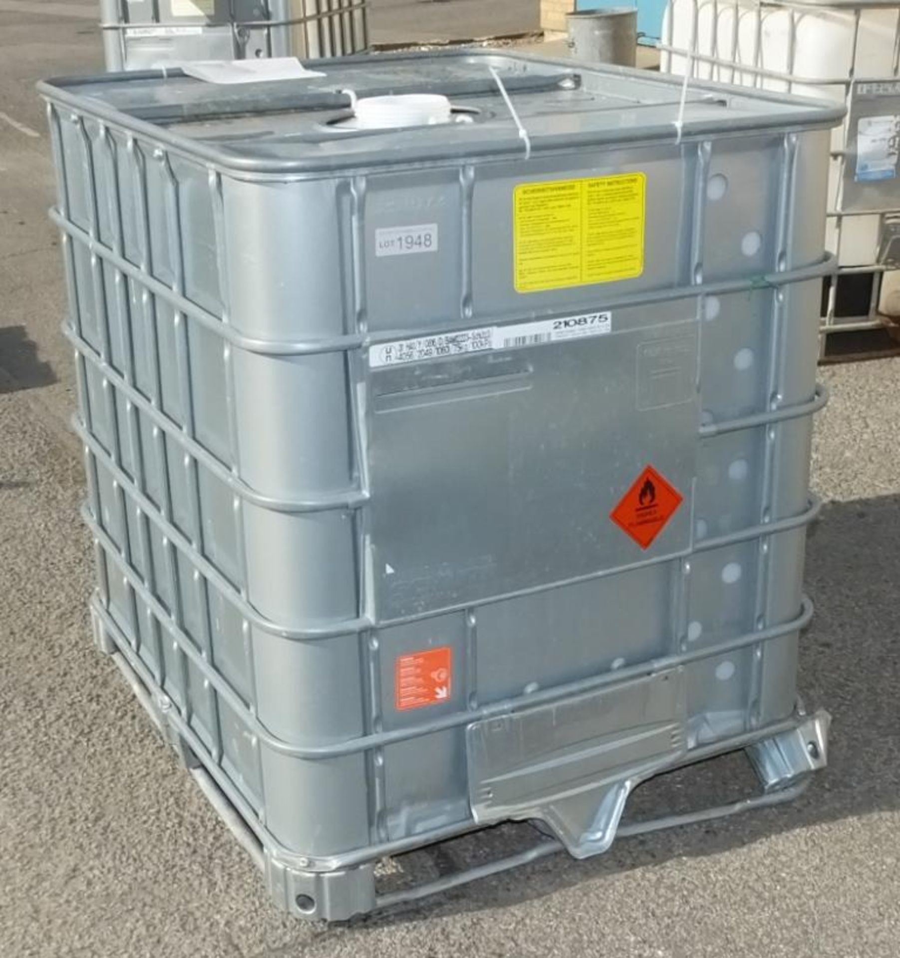 1000LTR IBC Storage tank in frame - W 1200mm x D 1000mm x H 1170mm - damaged frame base - Image 3 of 6