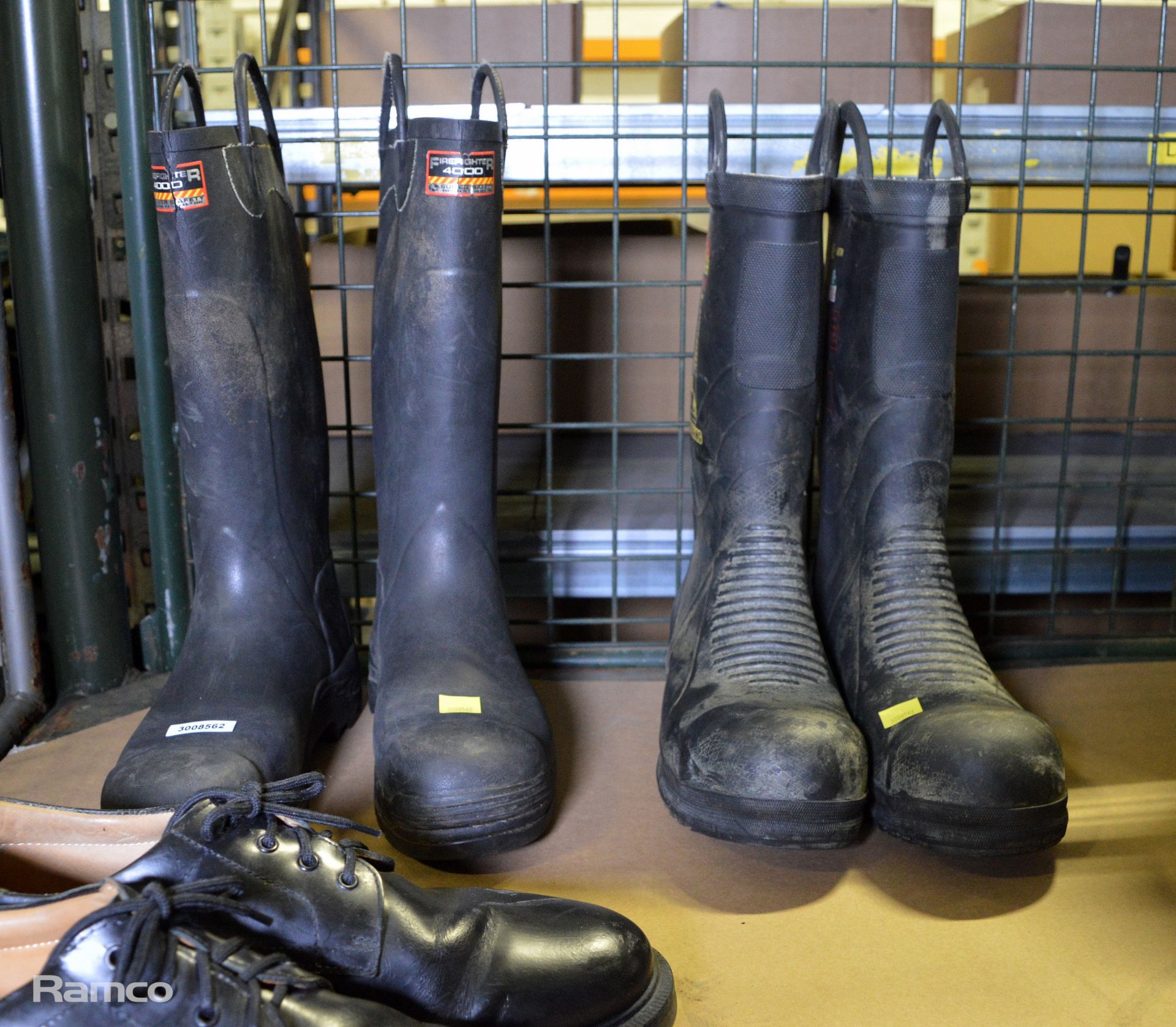 3x Pairs of Leather Boots, 2x Pairs of Safety Wellington Boot, 2x Pairs safety shoes - Image 6 of 7