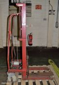 Kaiser Kraft 961981 manual pallet lifter - max load 500kg