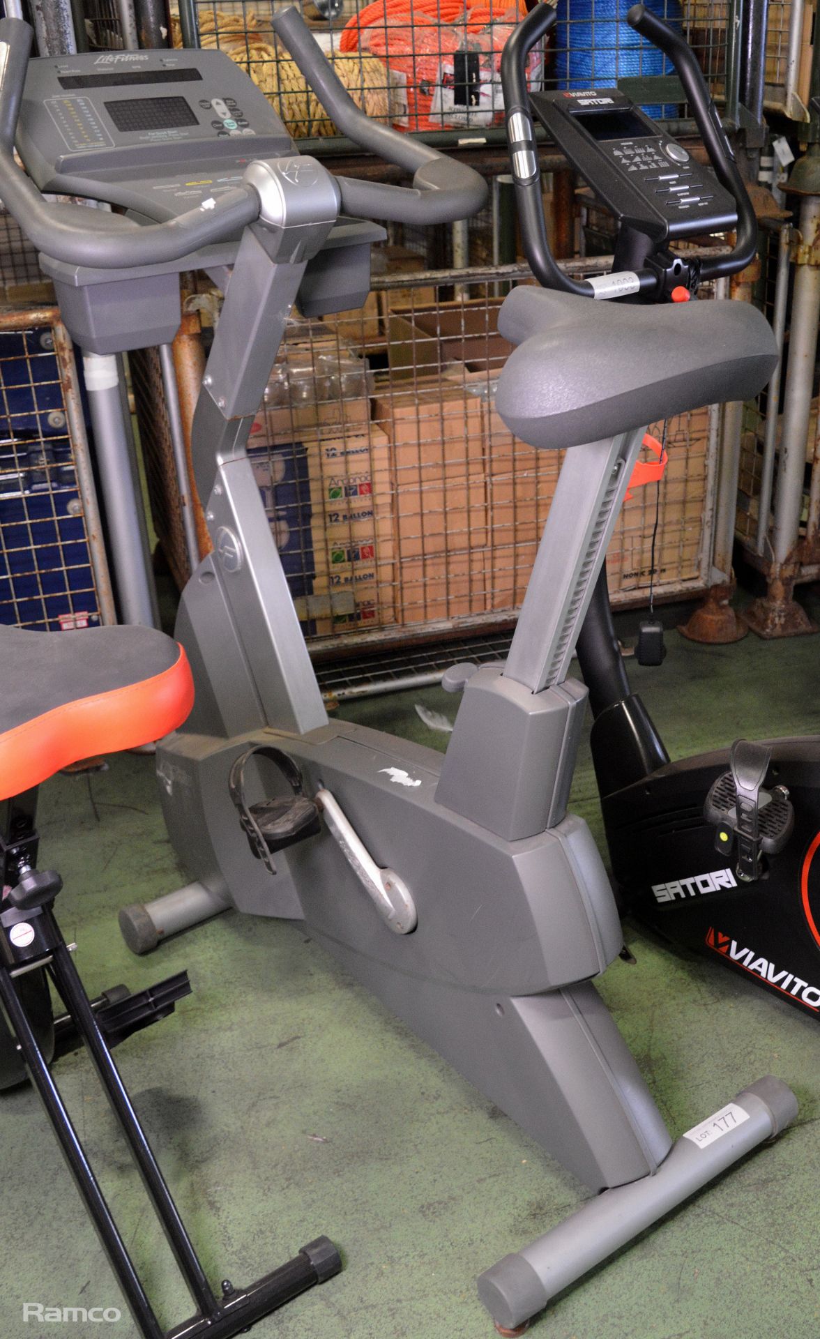 Life Fitness 90c exercise bike - Image 3 of 4