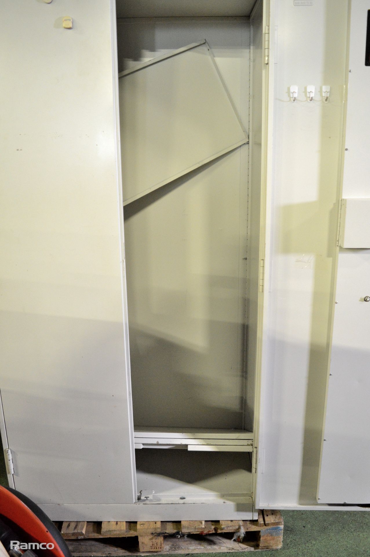 Metal 2-Door Cabinet & Combi L 920mm x W 490mm x H 1830mm - Image 3 of 5
