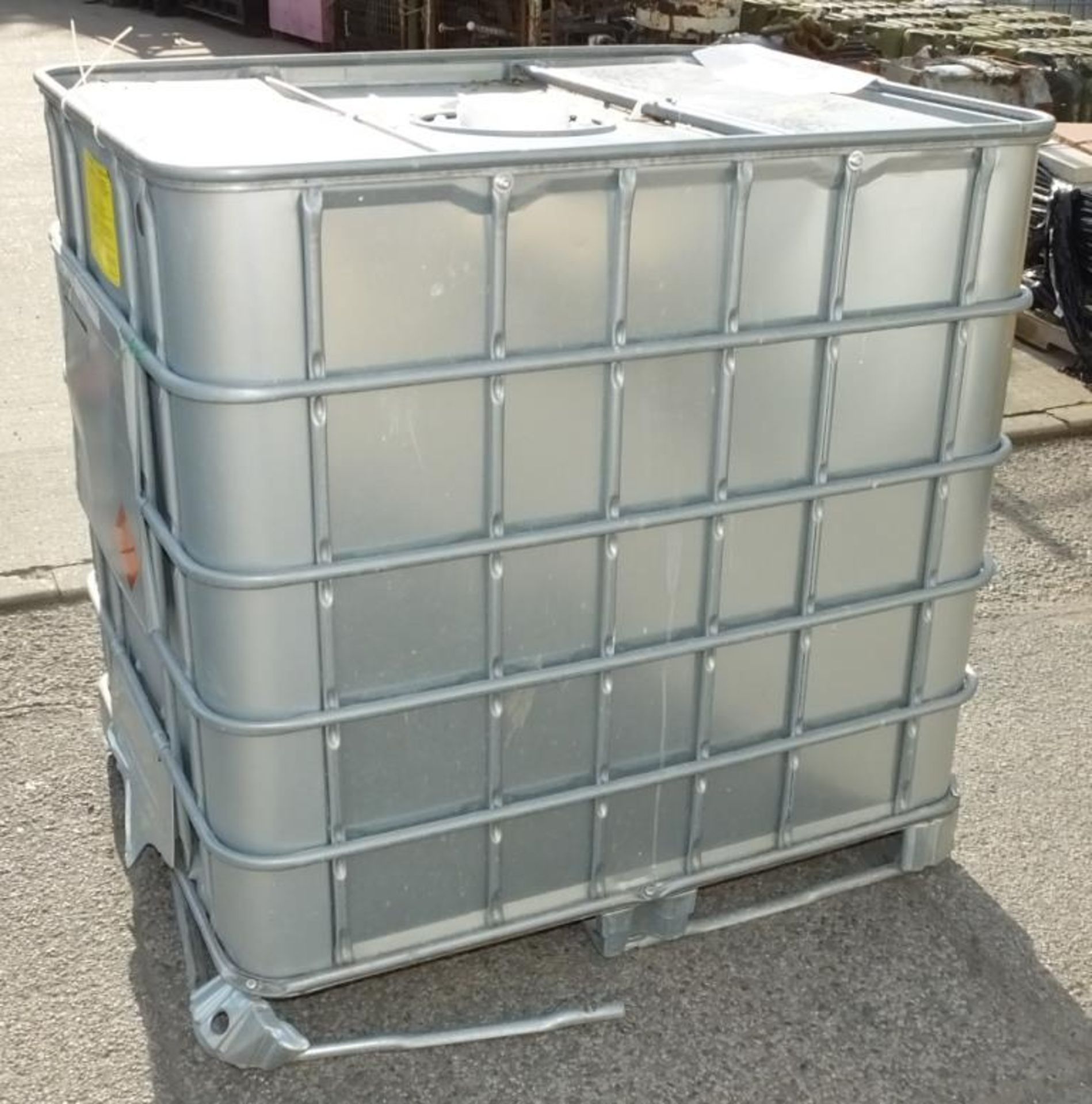 1000LTR IBC Storage tank in frame - W 1200mm x D 1000mm x H 1170mm - damaged frame base