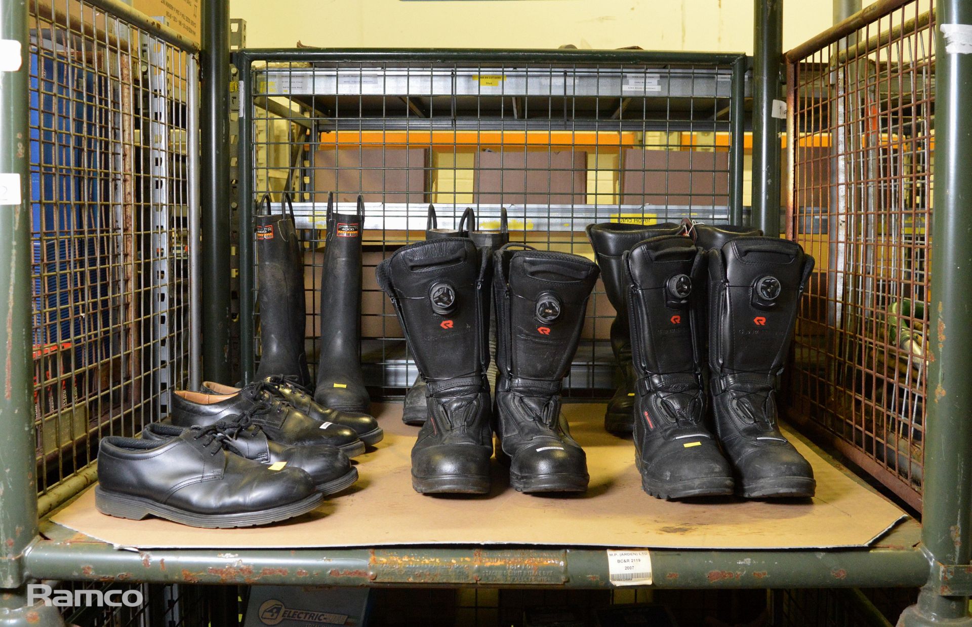 3x Pairs of Leather Boots, 2x Pairs of Safety Wellington Boot, 2x Pairs safety shoes