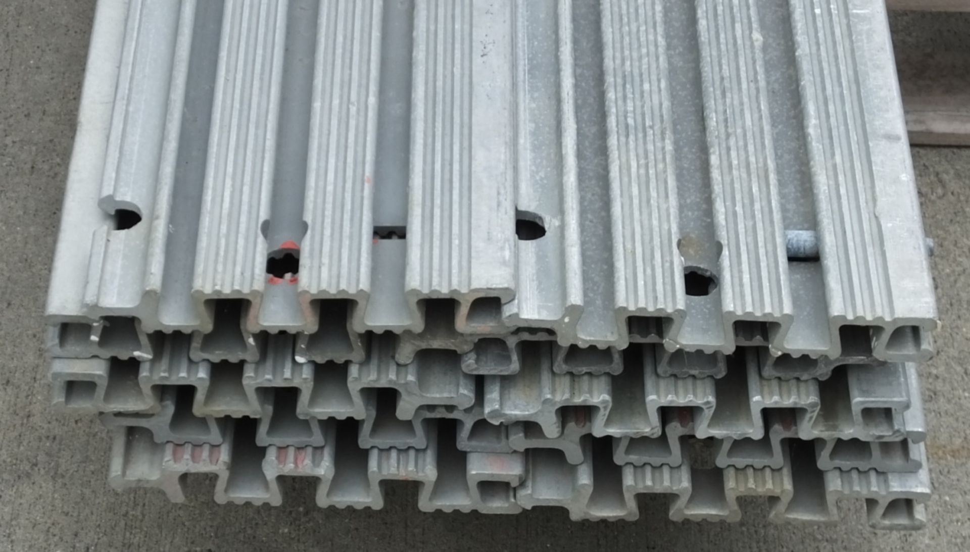 10x Aluminium Trackway Panels - Image 3 of 3