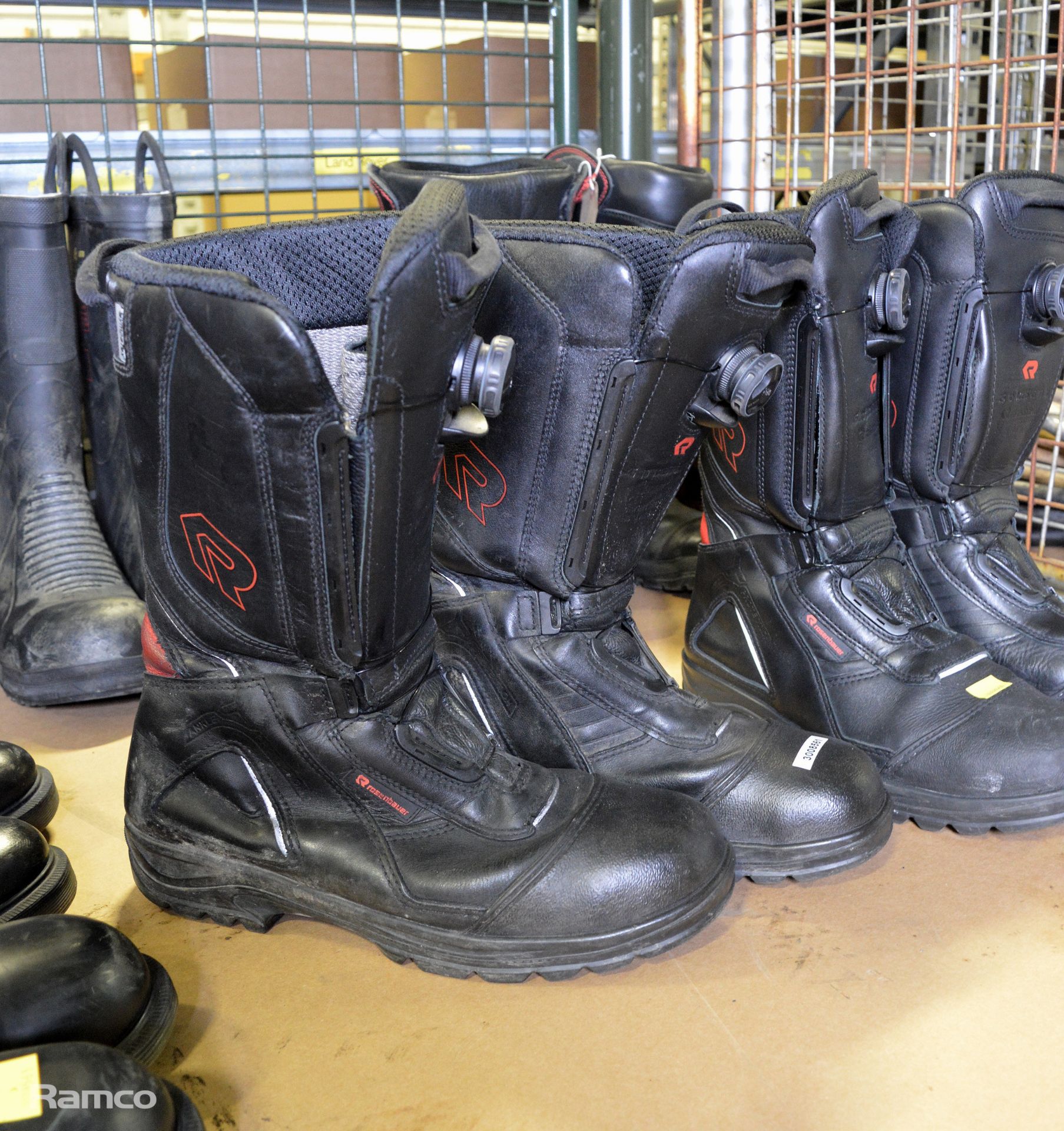 3x Pairs of Leather Boots, 2x Pairs of Safety Wellington Boot, 2x Pairs safety shoes - Image 4 of 7