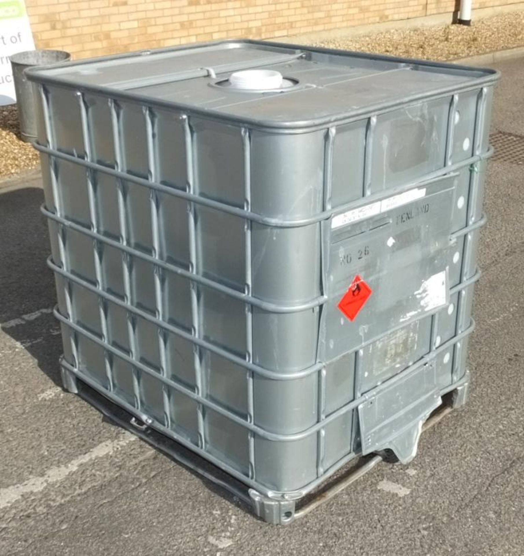 1000LTR IBC Storage tank in frame - W 1200mm x D 1000mm x H 1170mm - Image 2 of 5