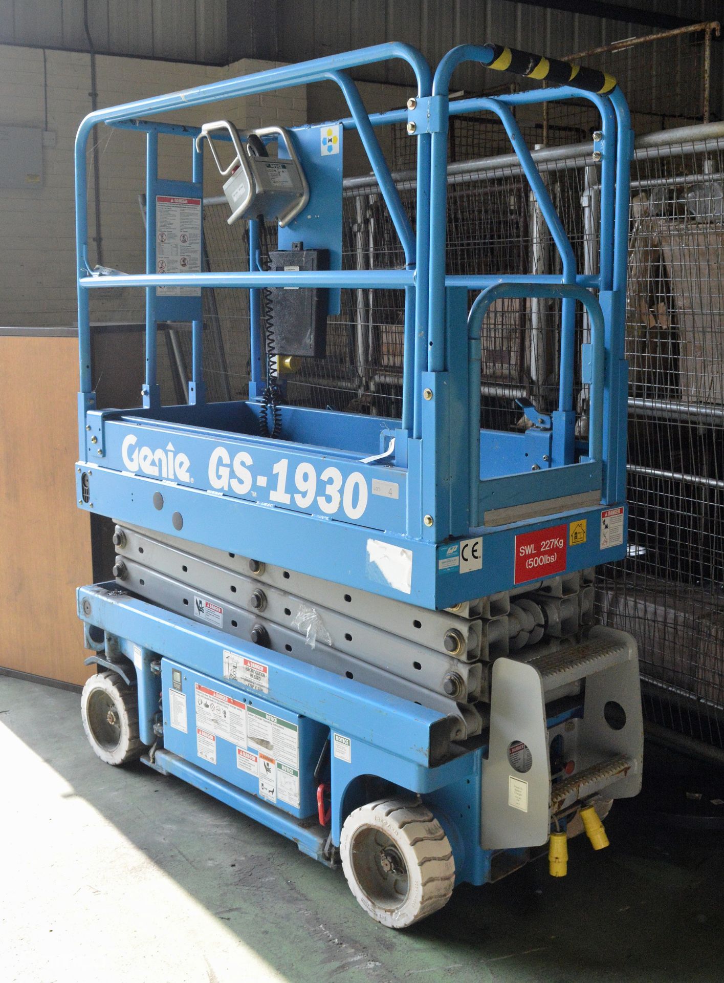 Genie Lift - GS-1930 - serial 20277 - Manufactured 08-19-99 - 100-250 VAC - 50/60hz - Max - Image 7 of 8