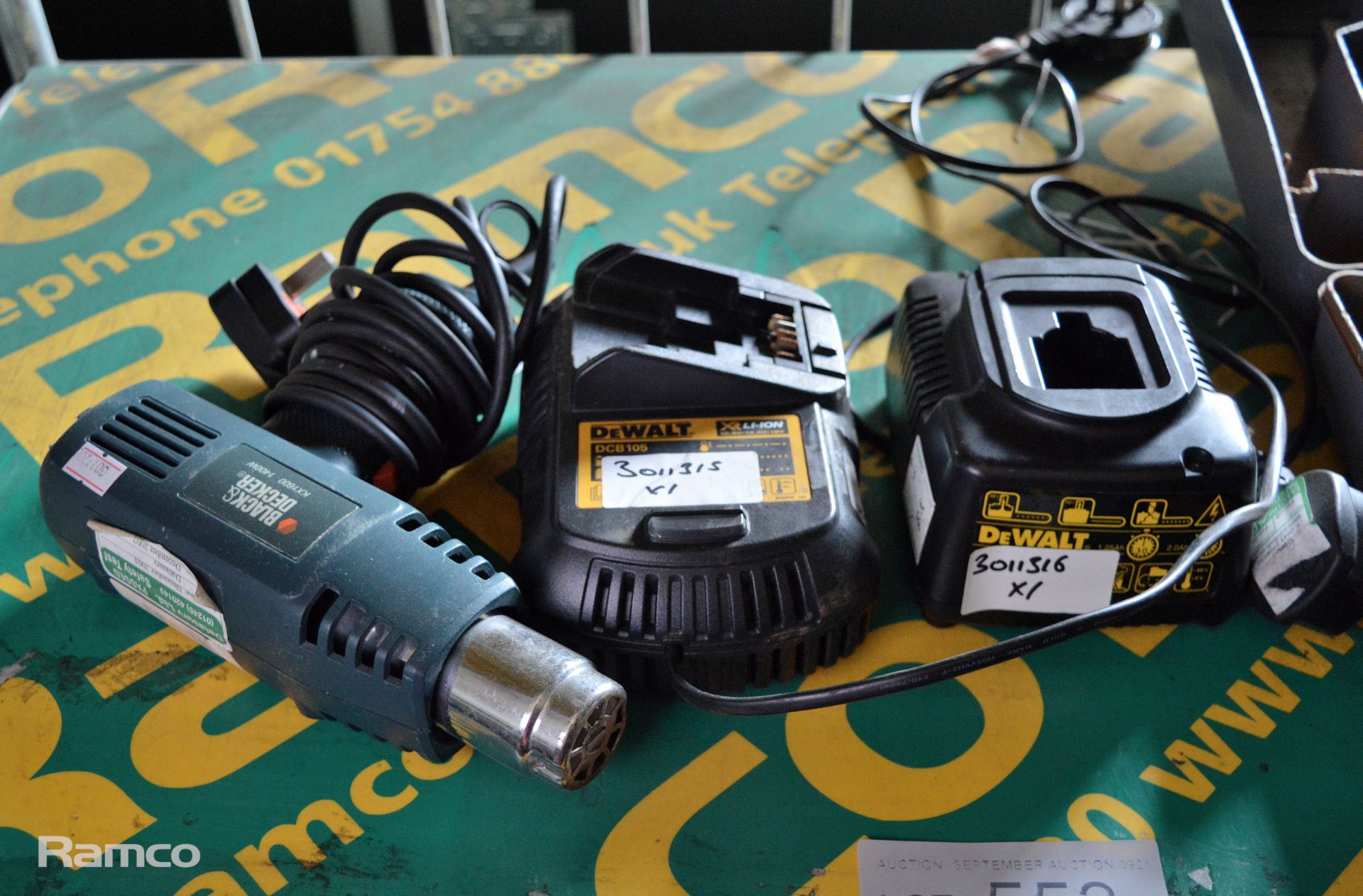 Black & Decker KX1600 1400W heat gun, Dewalt DCB105 Battery Charger, Dewalt DE9108 Battery - Image 2 of 5