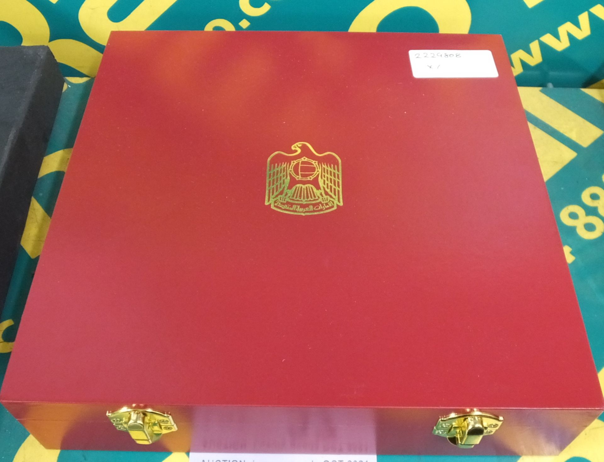 UAE Ministry of Defence Brass Commemorative Plate in Wooden Presentation Box with Nation Emblem - Image 4 of 4