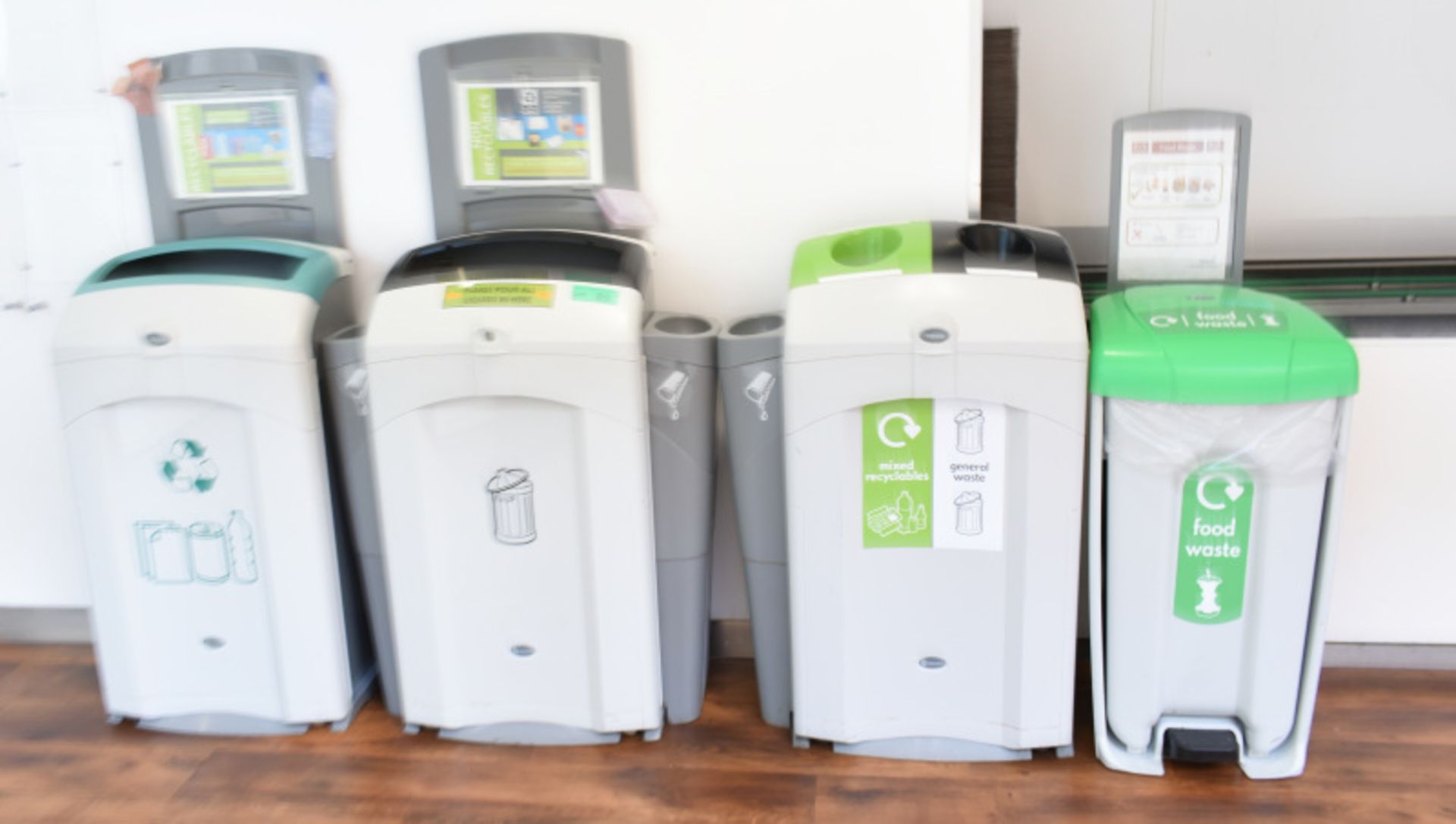 4 x Recycling/food waste bins