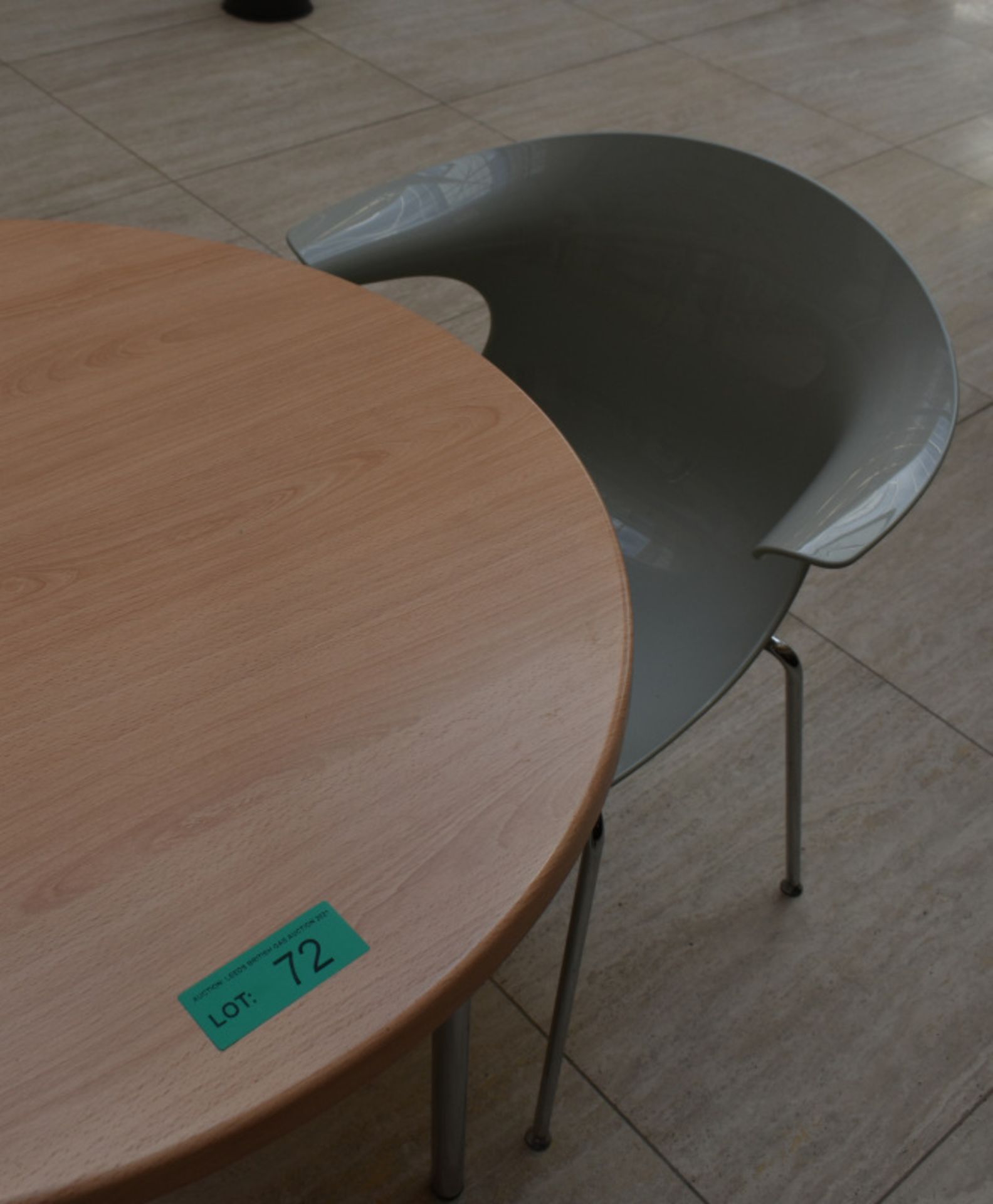 1 x round canteen table, W 900mm x H 750mm, accompanied by 2 x plastic seats - Image 2 of 2
