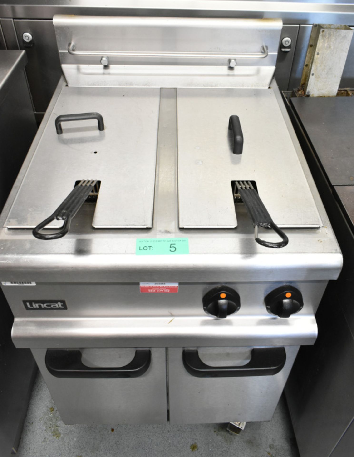 Lincat twin tank gas fryer, model OG7111/N, L800mm x W 610mm x H 1080mm - Image 2 of 6