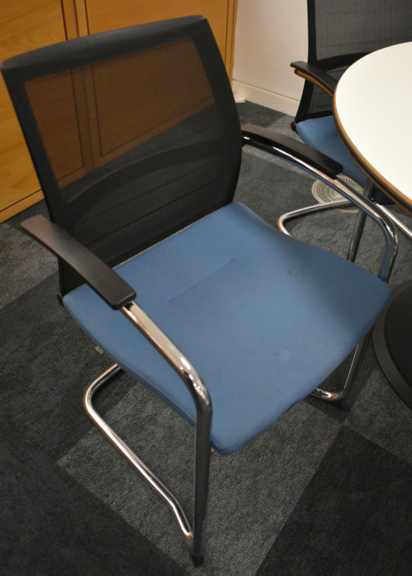 Meeting table, W 1200mm x H 750mm, accompanied by 4 chairs - Image 2 of 2