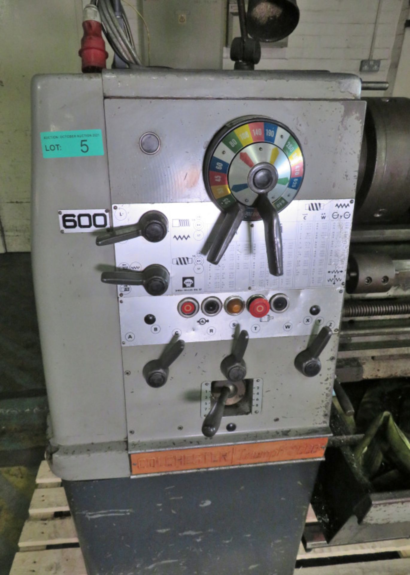 Colchester Triumph 2000 lathe - 3 jaw chuck - tail stock - tool post holder - 400 / 440V - - Image 3 of 9