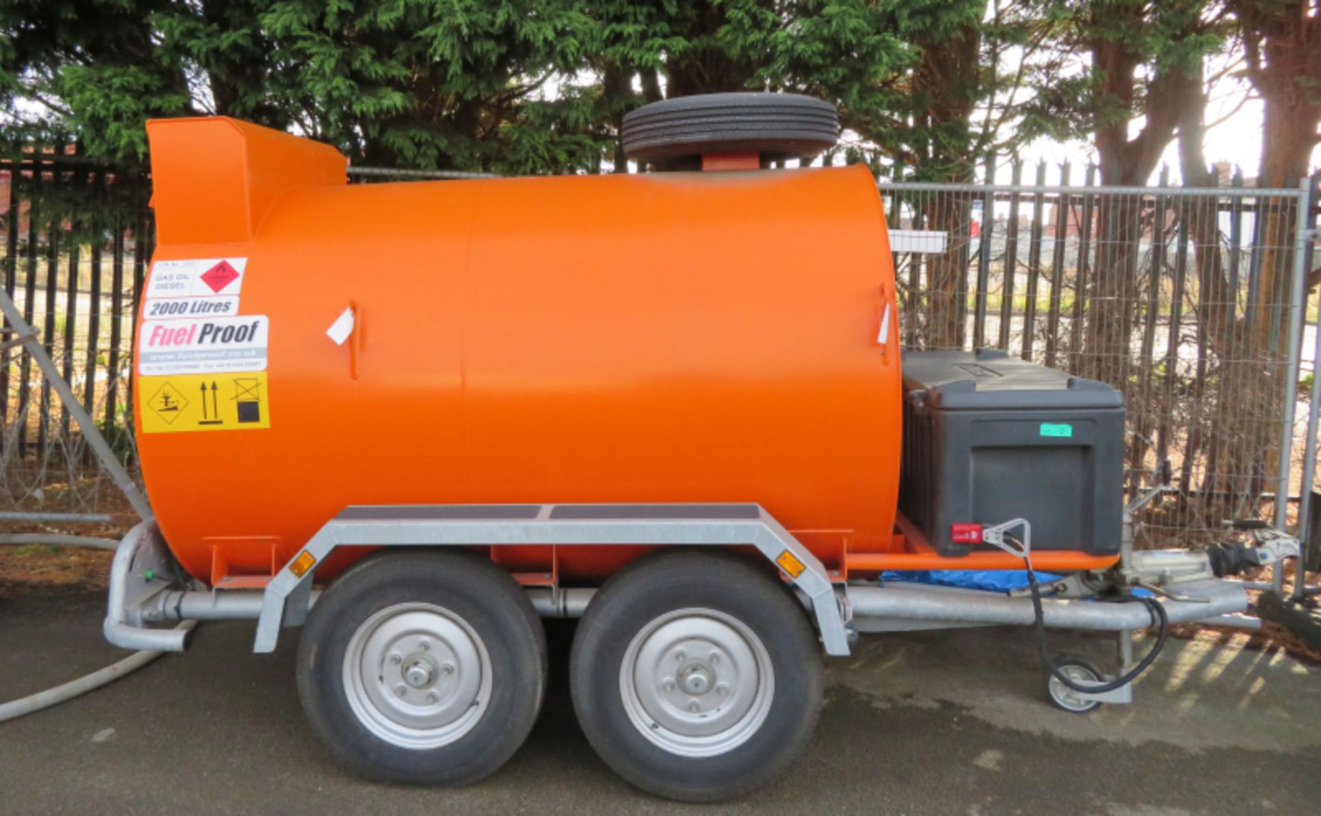 Fuel Pool Twin Axle Diesel 2000L Fuel Bowser - L 3700mm x W 1900mm x H 2100mm