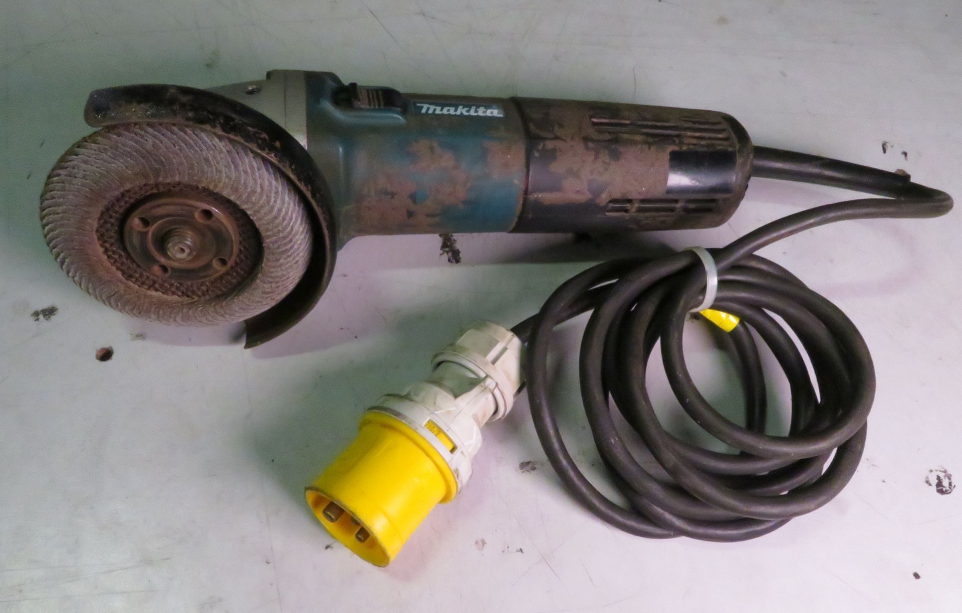 Makita 9564H Electric Angle Grinder 110v - Image 2 of 3