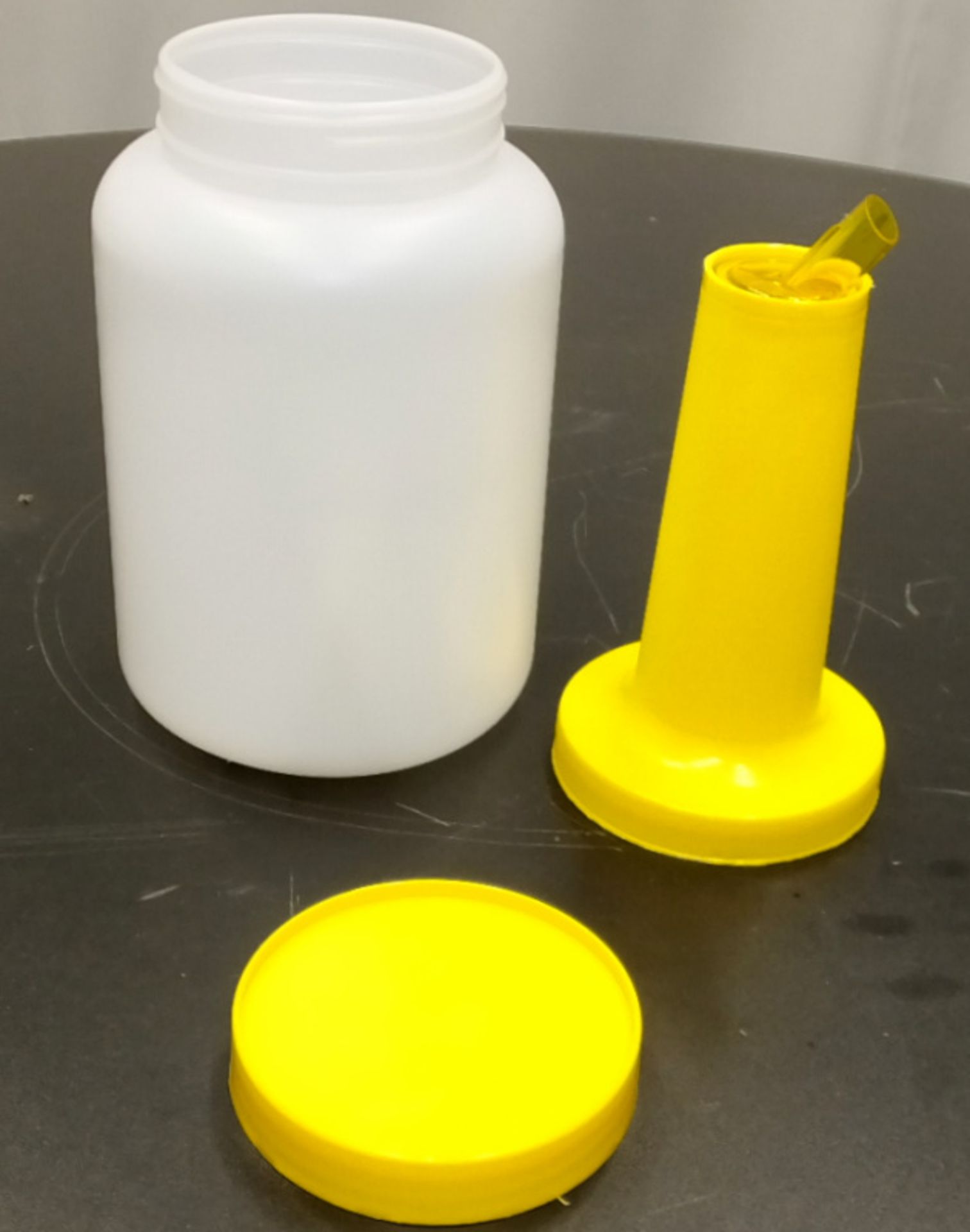 Save n Serve Pro bottles 1/2 gallon yellow - 6 per box - 12 boxes - Image 2 of 2