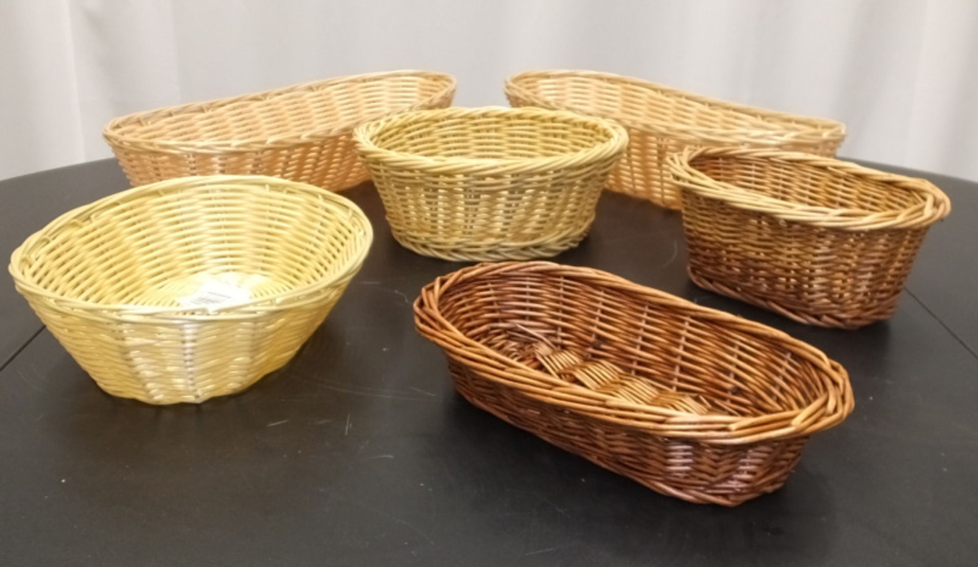 Various sized bread wicker baskets - Image 3 of 3