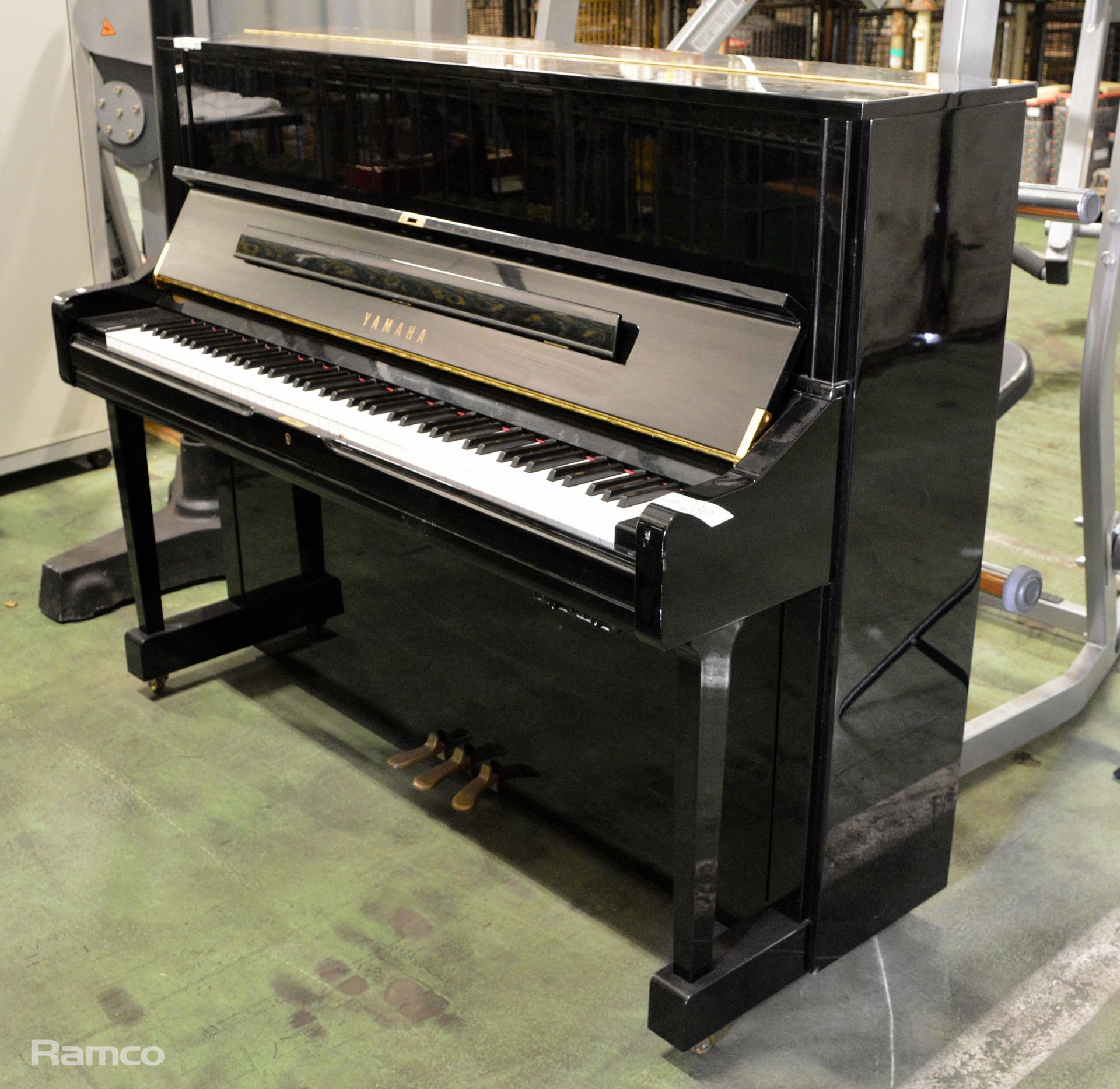 Yamaha U1/Silent Piano W1530 x D610 x H1200mm - broken soundboard at the back