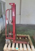 Kaiser Kraft 961981 manual pallet lifter - max load 500kg