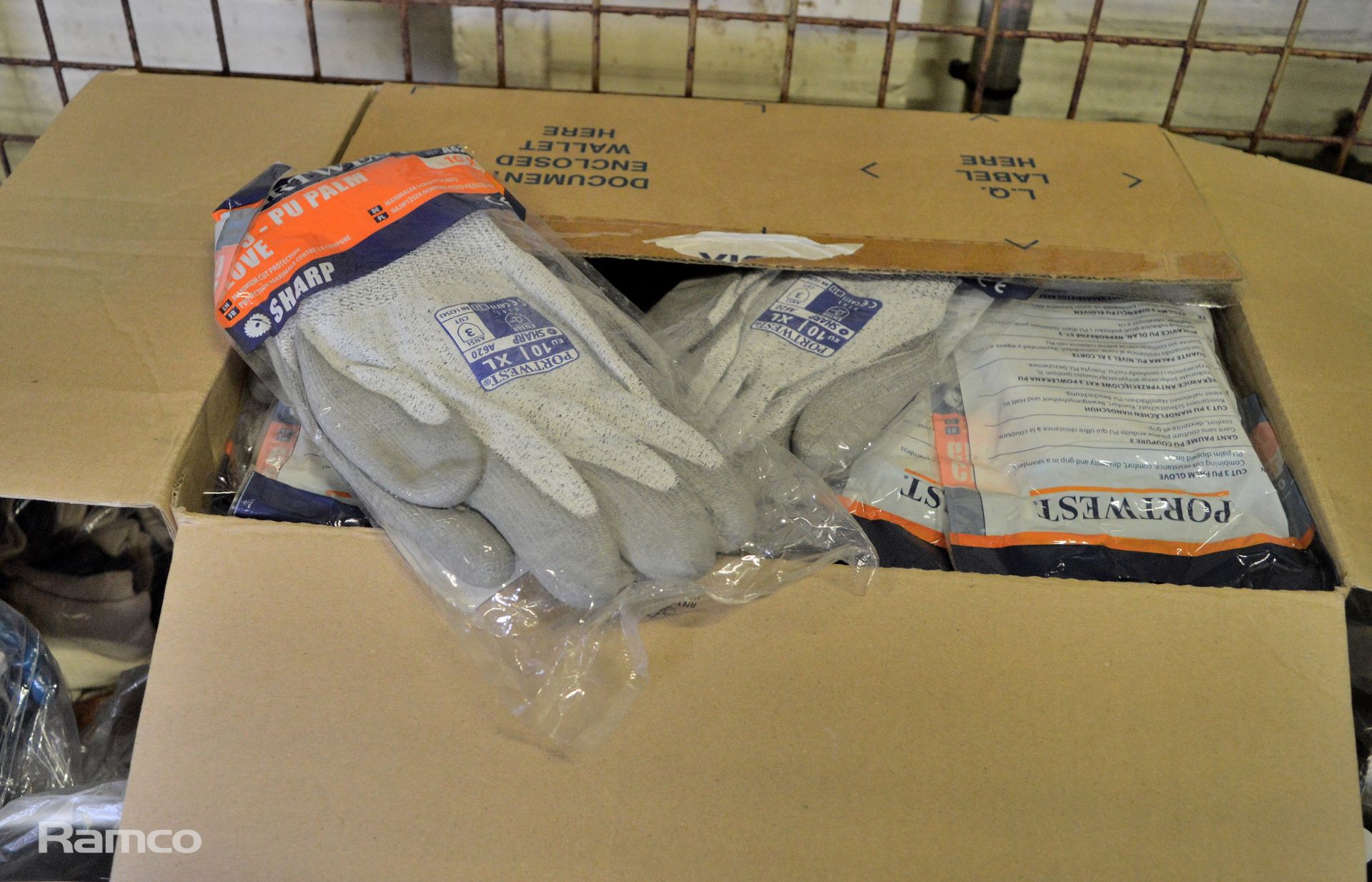 Various types of workwear gloves - Image 4 of 7