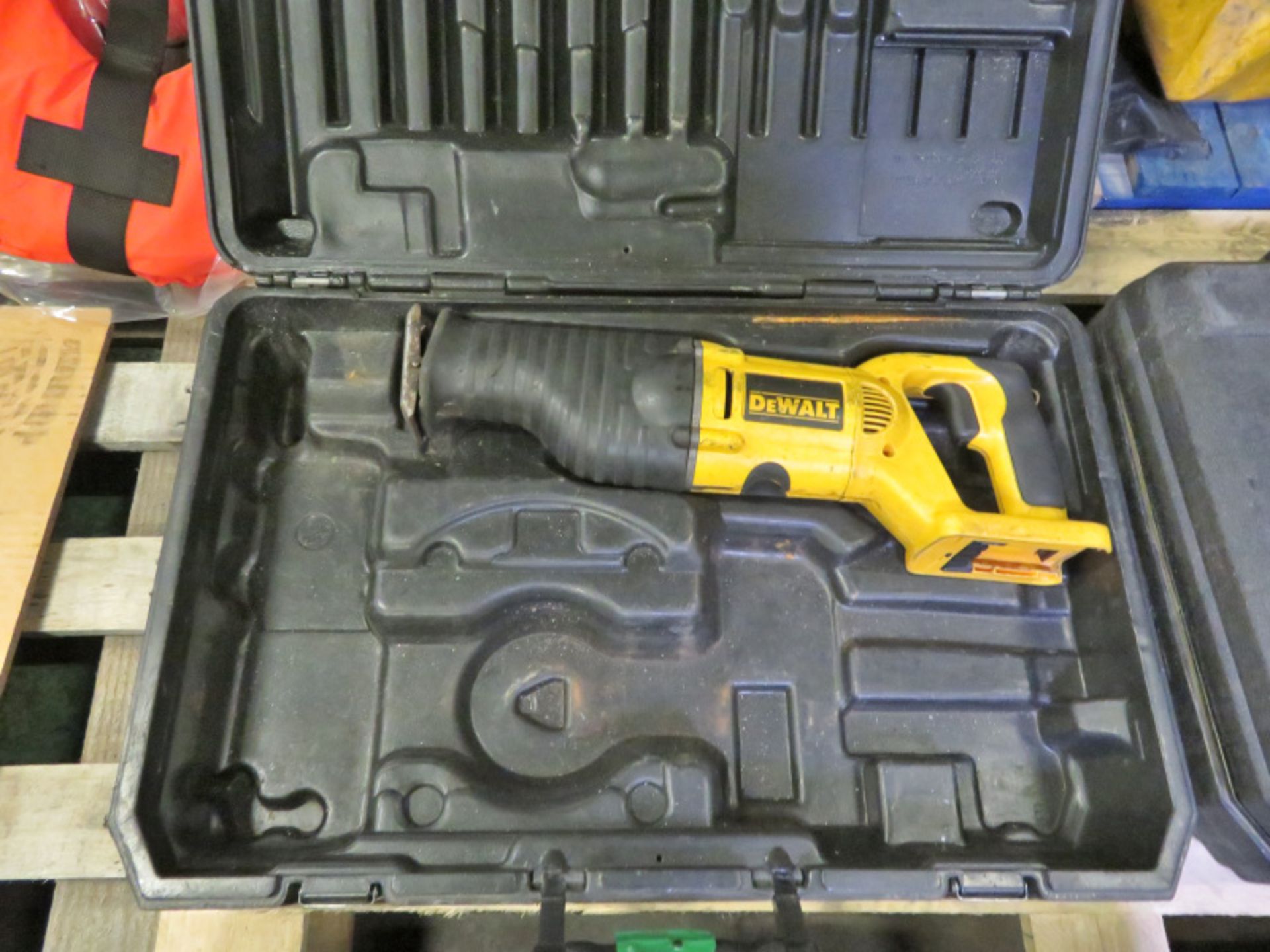 3x Dewalt Reciprocating Saws in cases (1 case broken at hinges) - Image 10 of 12