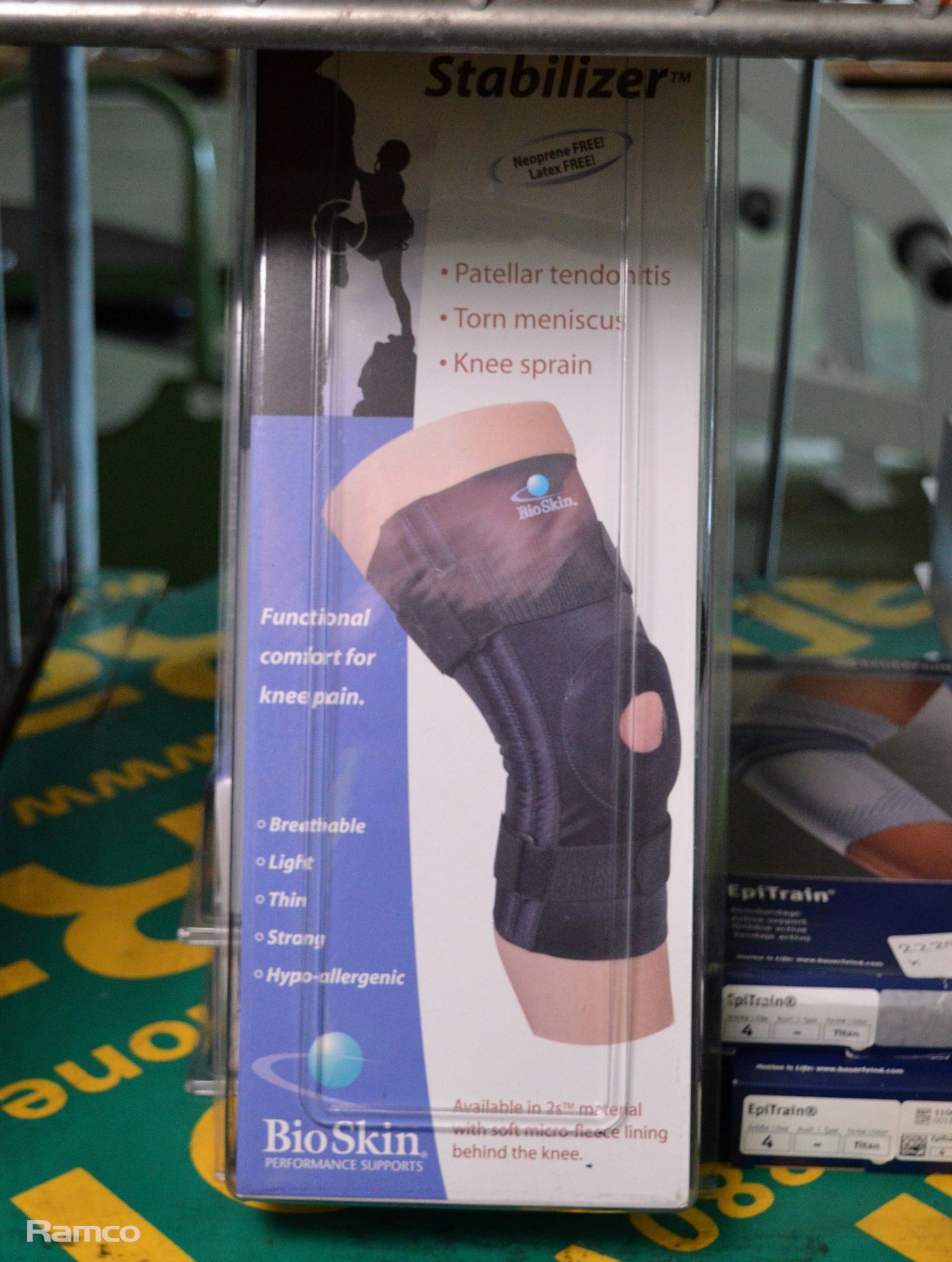 3x BioSkin Patella Stabilizer Size Small, 2x Bauerfeind Epitrain Active Support Elbow Size - Image 6 of 8