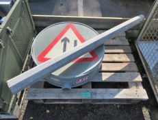 RSF 2 way traffic sign 770mm diameter with 1600mm post