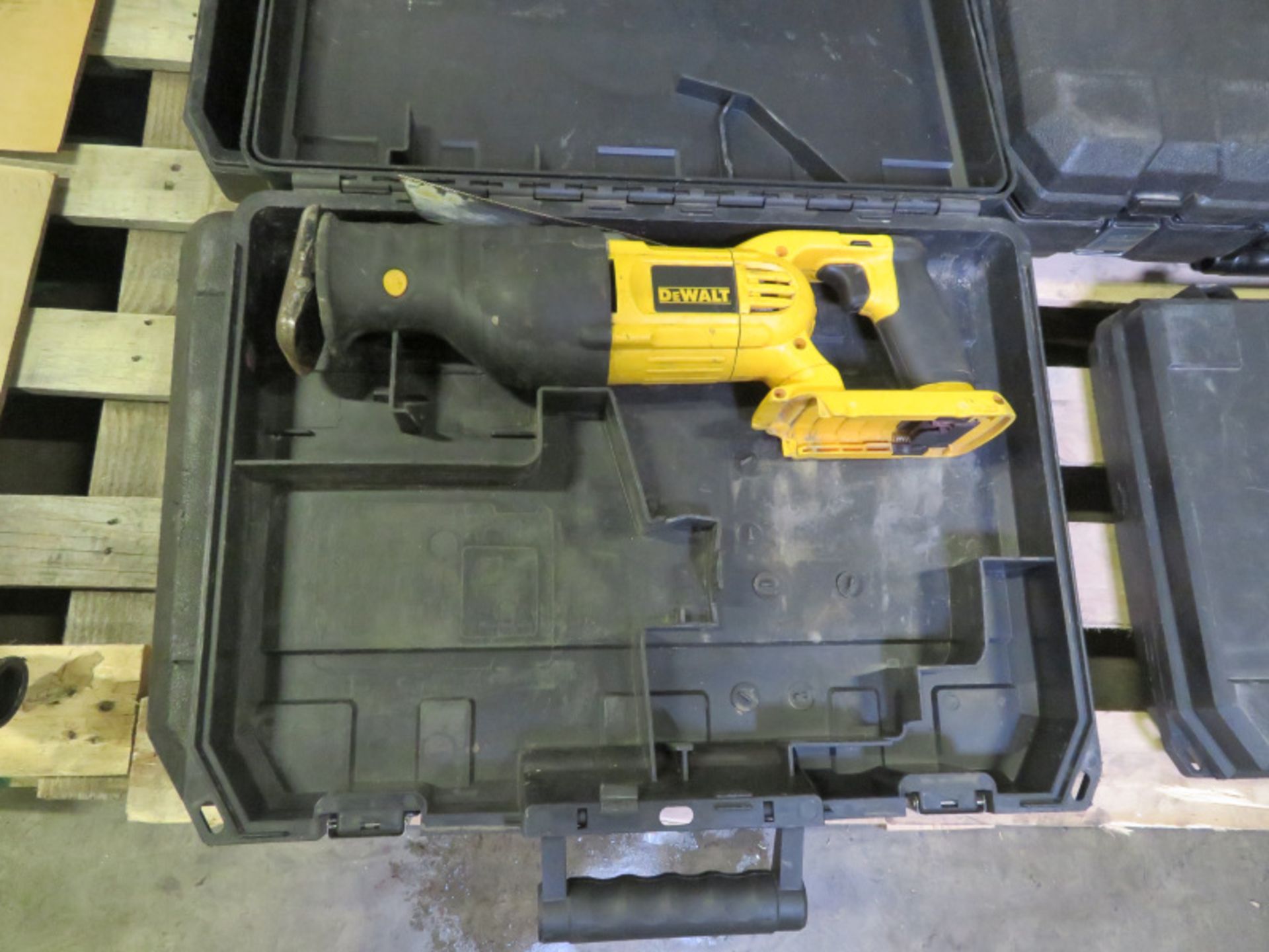 3x Dewalt Reciprocating Saws in cases (1 case broken at hinges) - Image 3 of 12