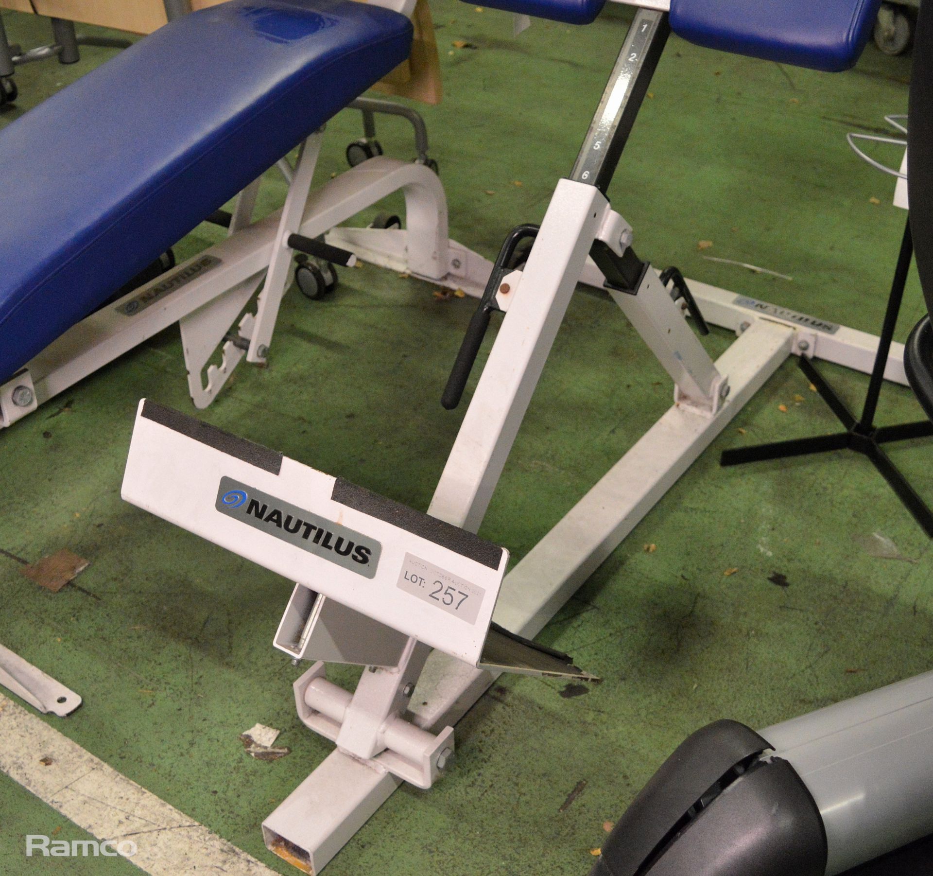 Nautilus gym bench - Image 3 of 4