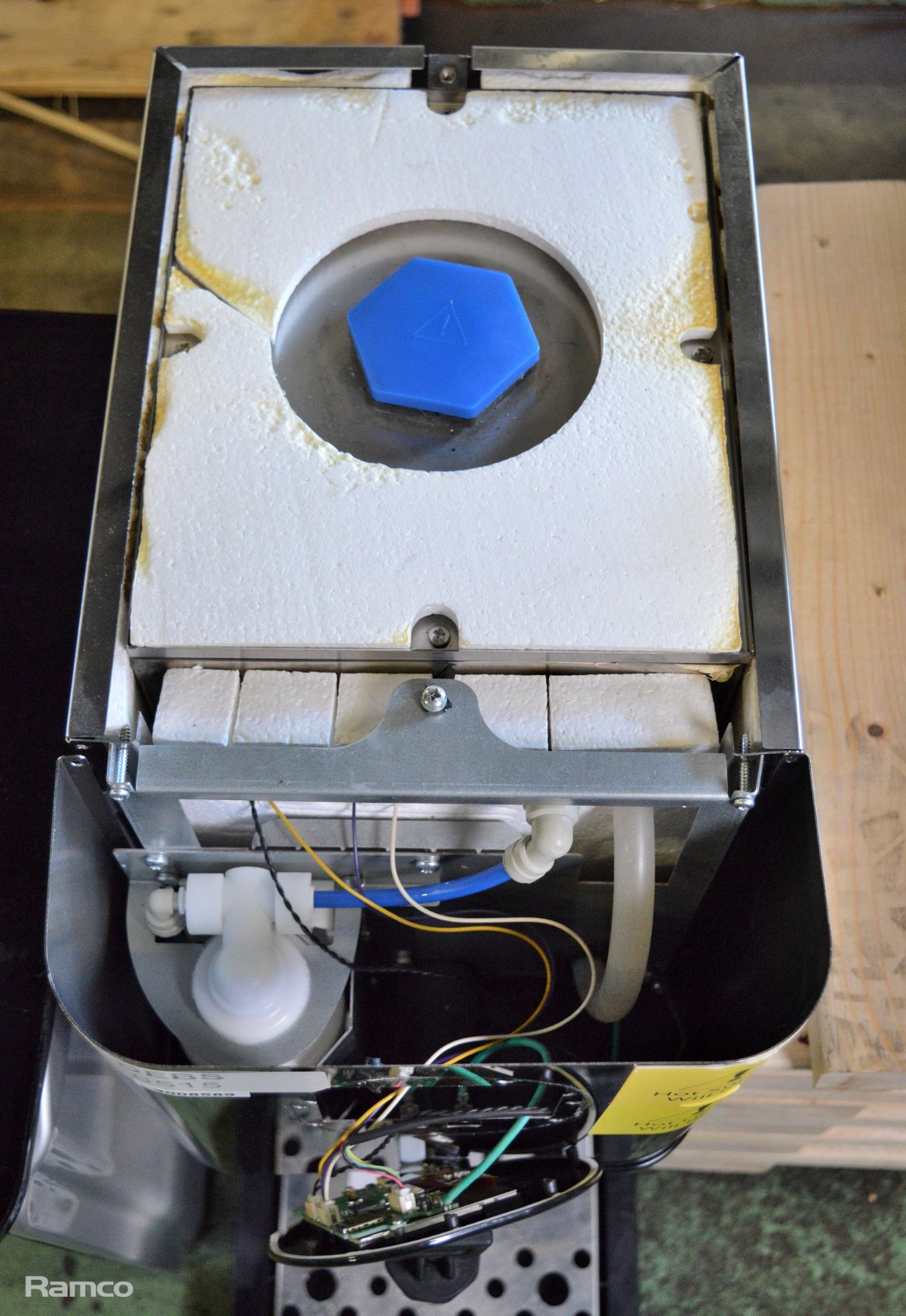 Lincat Automatic Water Boiler Dispenser Unit L 250mm x W 520mm x H 600mm (Front panel not - Image 3 of 3