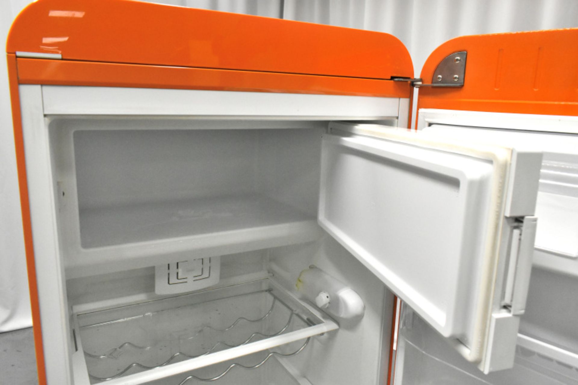 Smeg Retro Orange Fridge - Model FAB28QO1 with small freezer compartment - 600 x 1510 x 54 - Image 8 of 9
