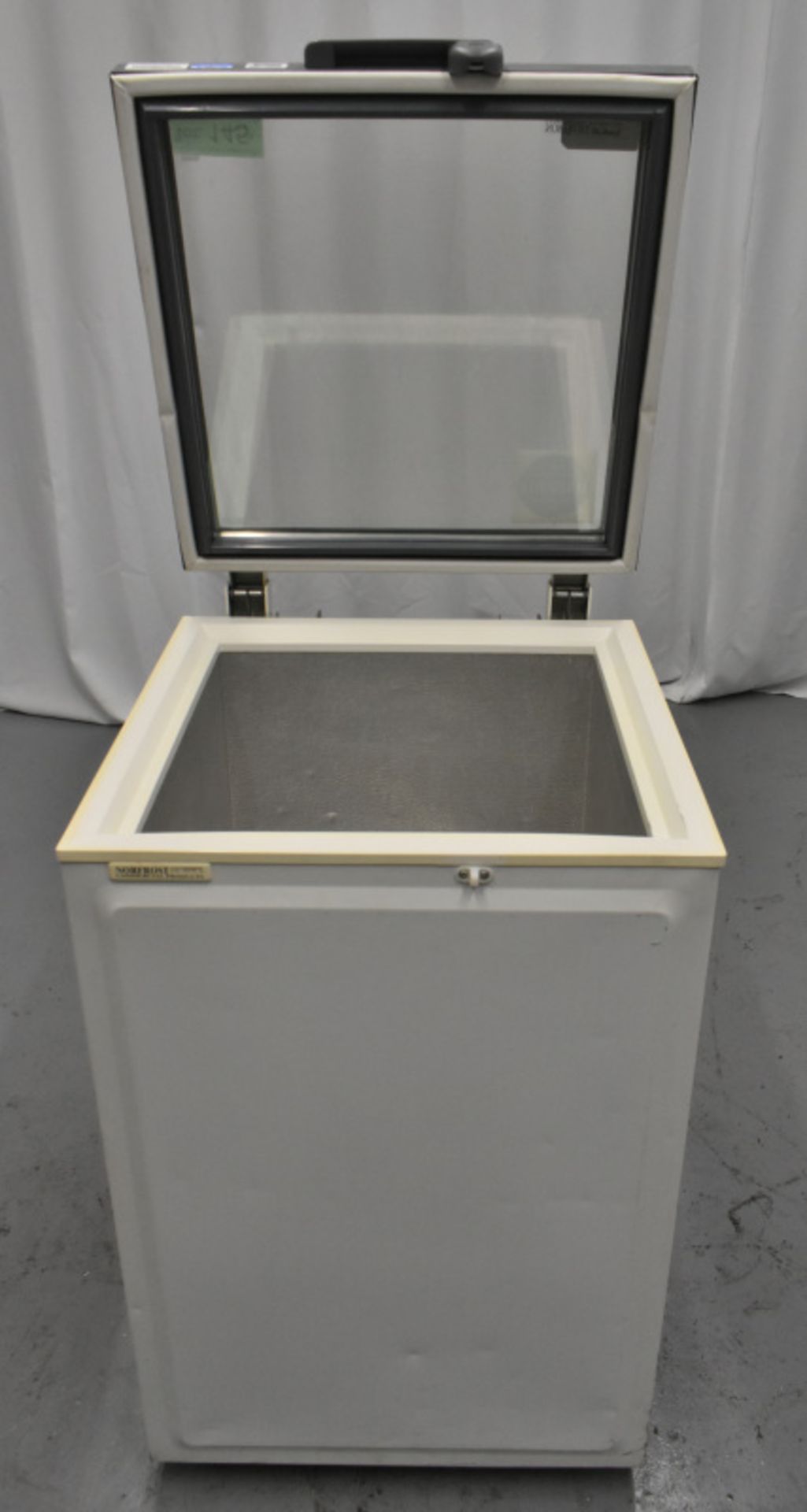 Norfrost Deep Freezer with glass top - Model MCF100G Serial No.1395/0046530 - L550 x W600 - Image 3 of 9