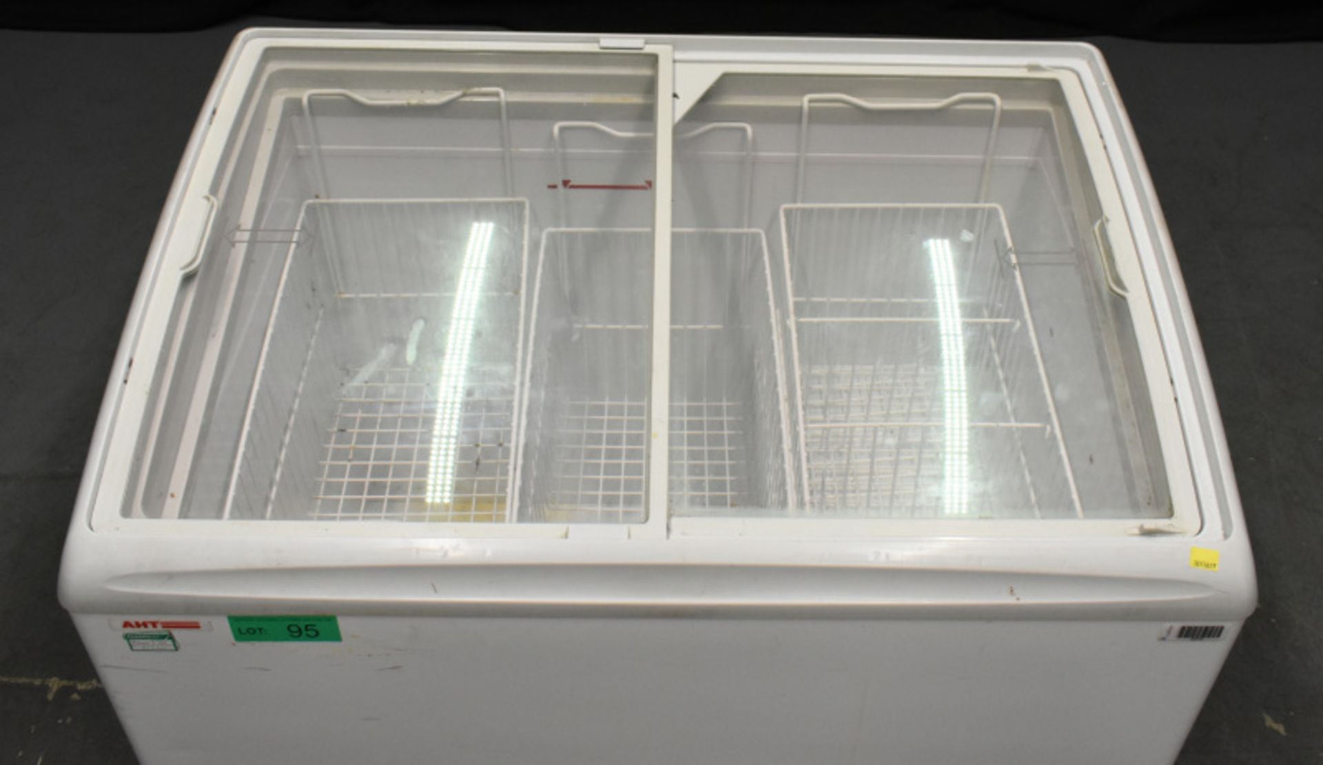 AHT Double Sliding Glass top display Freezer - R290 - L1000 x W660 x H890mm - Image 2 of 14