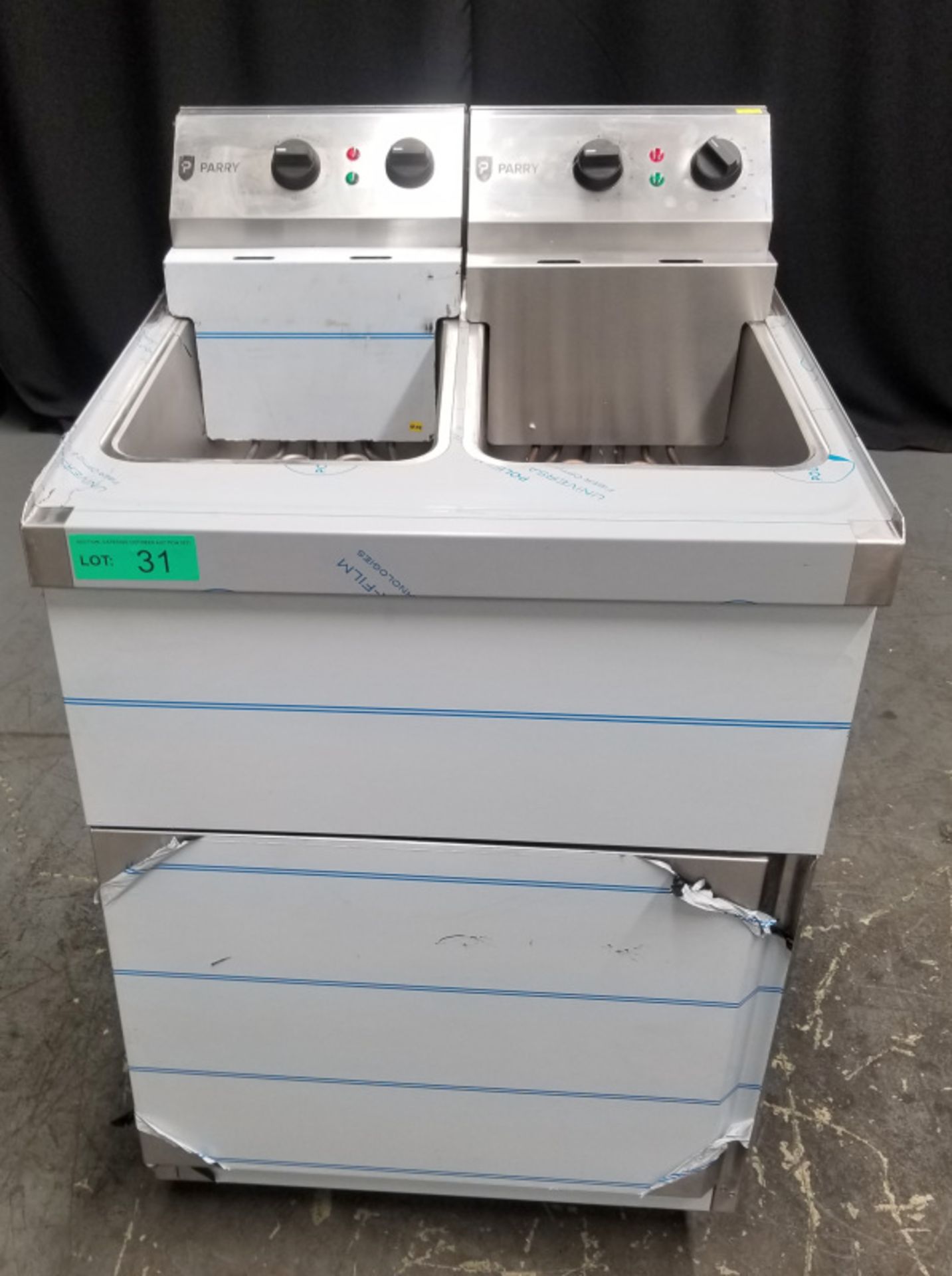 Parry Paragon Double Pedestal Fryer Models NPDPF9 & PARAFH9 Serial No.s100070508 & 1001900