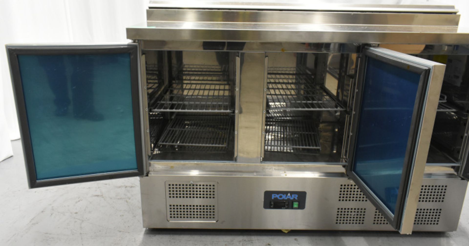 Polar 3 Door Refrigerated Pizza & Salad Prep Counter - Model G605 Serial No.G605 21085737 - Image 3 of 12