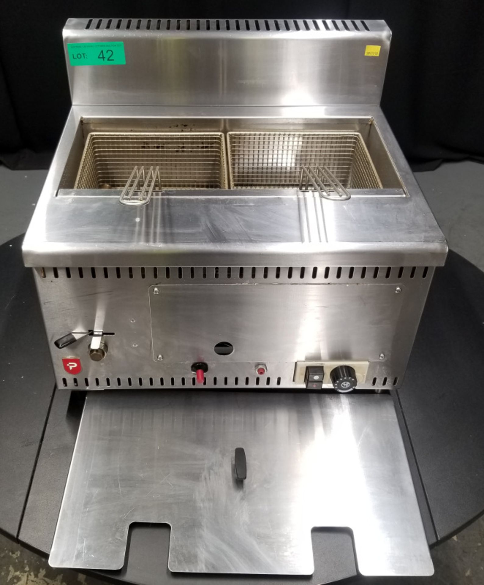 Parry Alpha LPG Gas Fryer - Model AGFP Serial No.000011322 - L520 x W460 x H440mm - PLEASE - Image 4 of 9