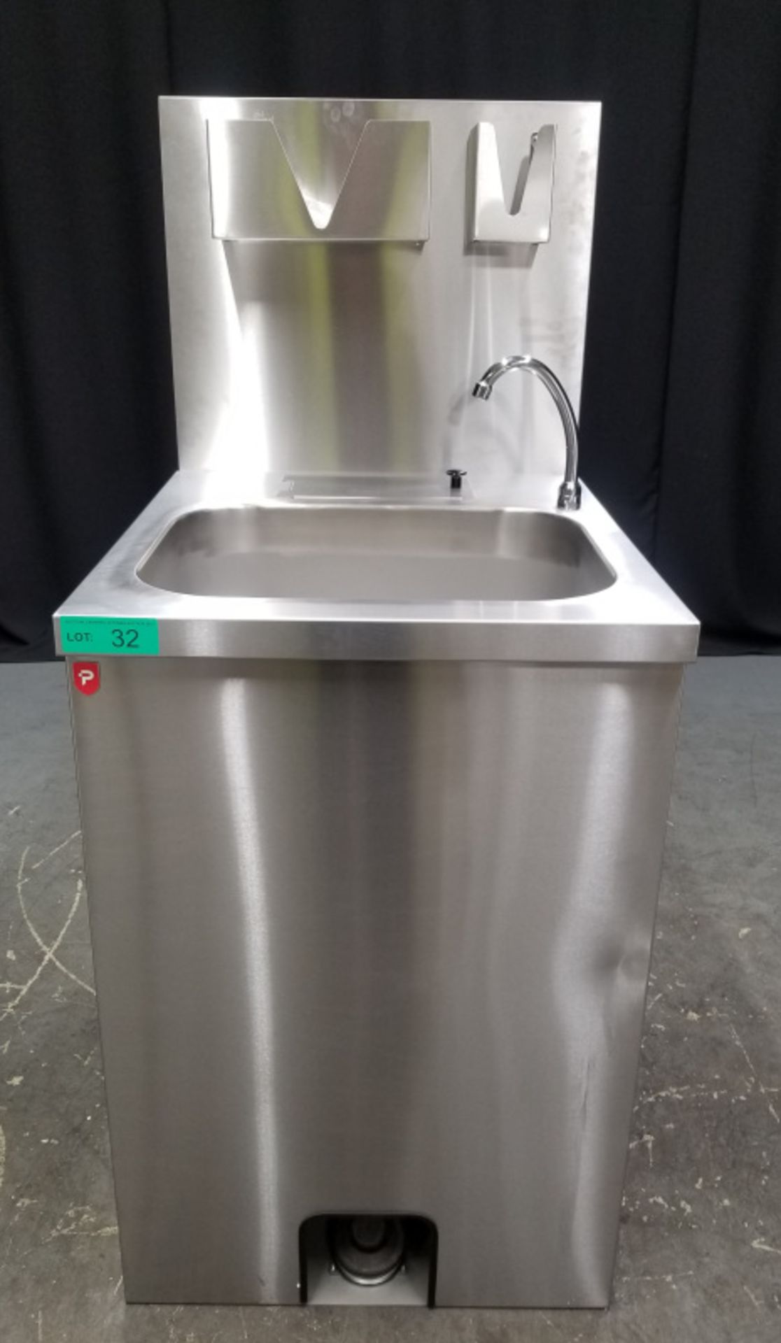 Parry Bespoke Mobile Wash Basin - Model NWBT54 Serial No.150170002 - L600 x W725 x H1400