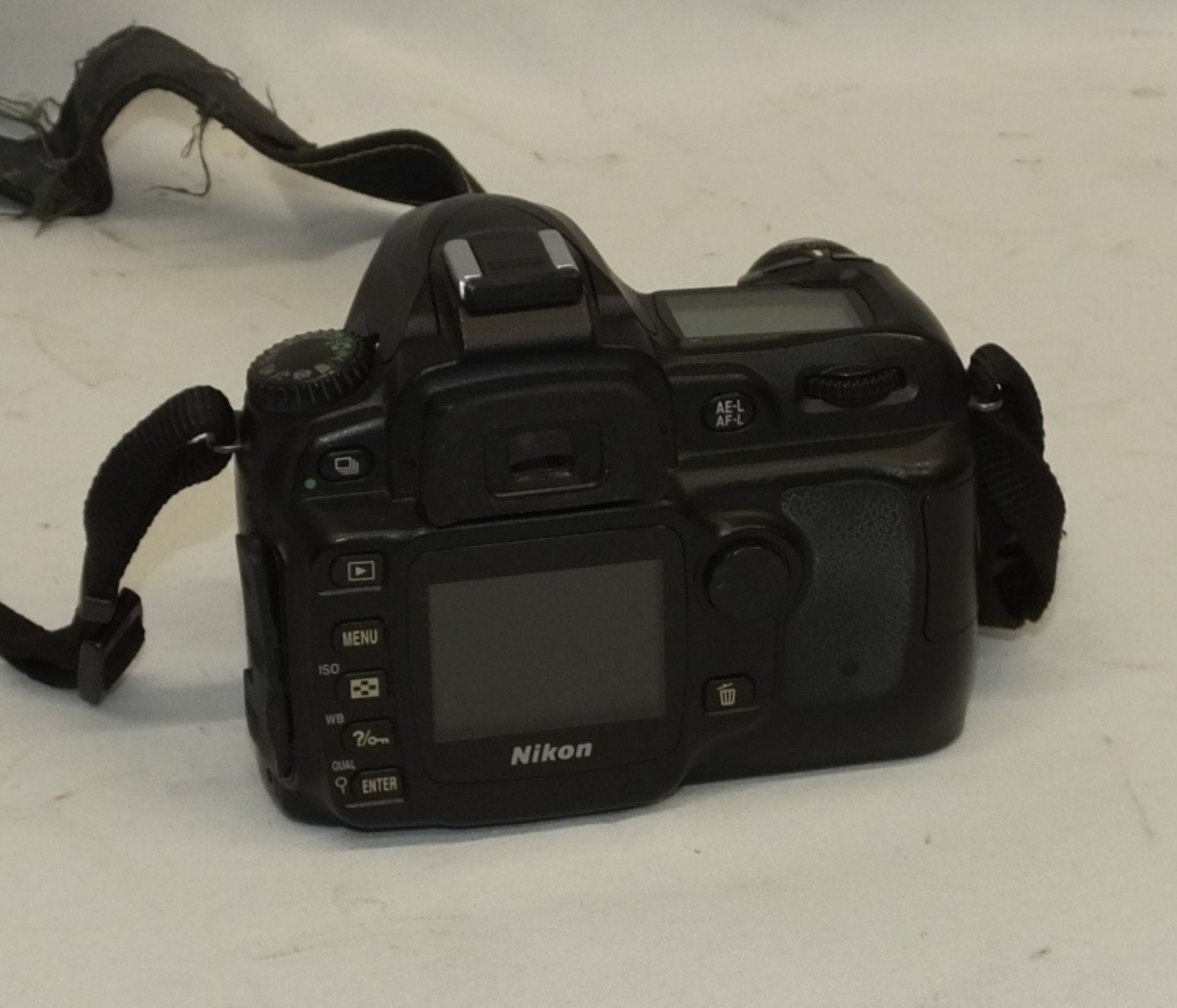 Nikon D50 camera body - serial 7418855 - 2x Batteries, 1x charger, 1x 1GB memory card and more - Image 4 of 14