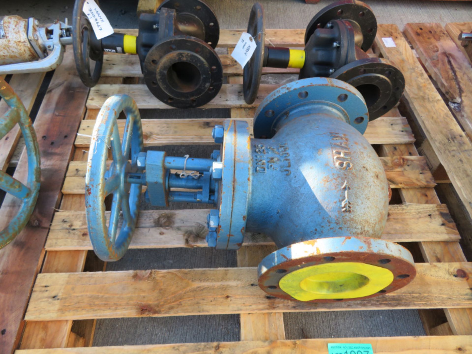 3x Gate Valves - various sizes - Image 2 of 3