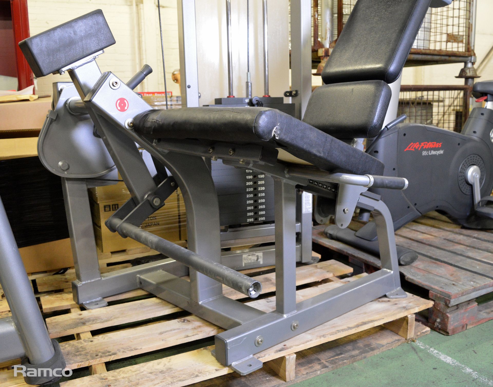 Life FItness Leg Extension gym station - Image 6 of 8