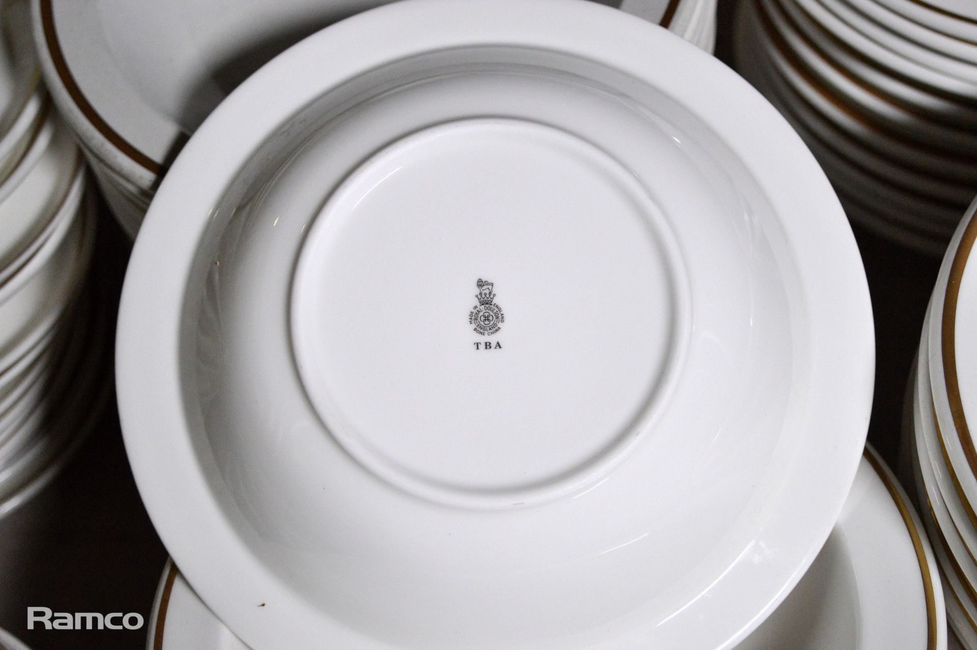 Crockery - plates, bowls, saucers - Image 3 of 4