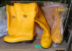 Safety wellington boots - size 8 -11 pairs