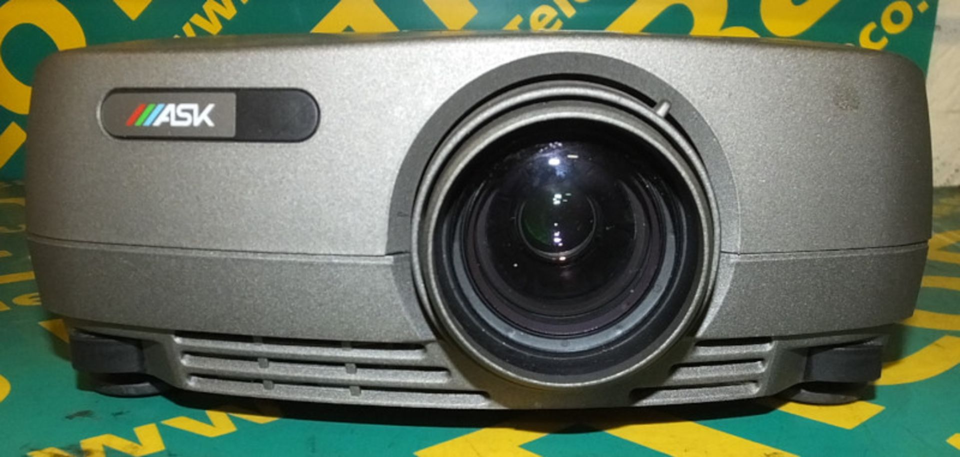 ASK C90 DVI Projector In A Case - Image 3 of 9