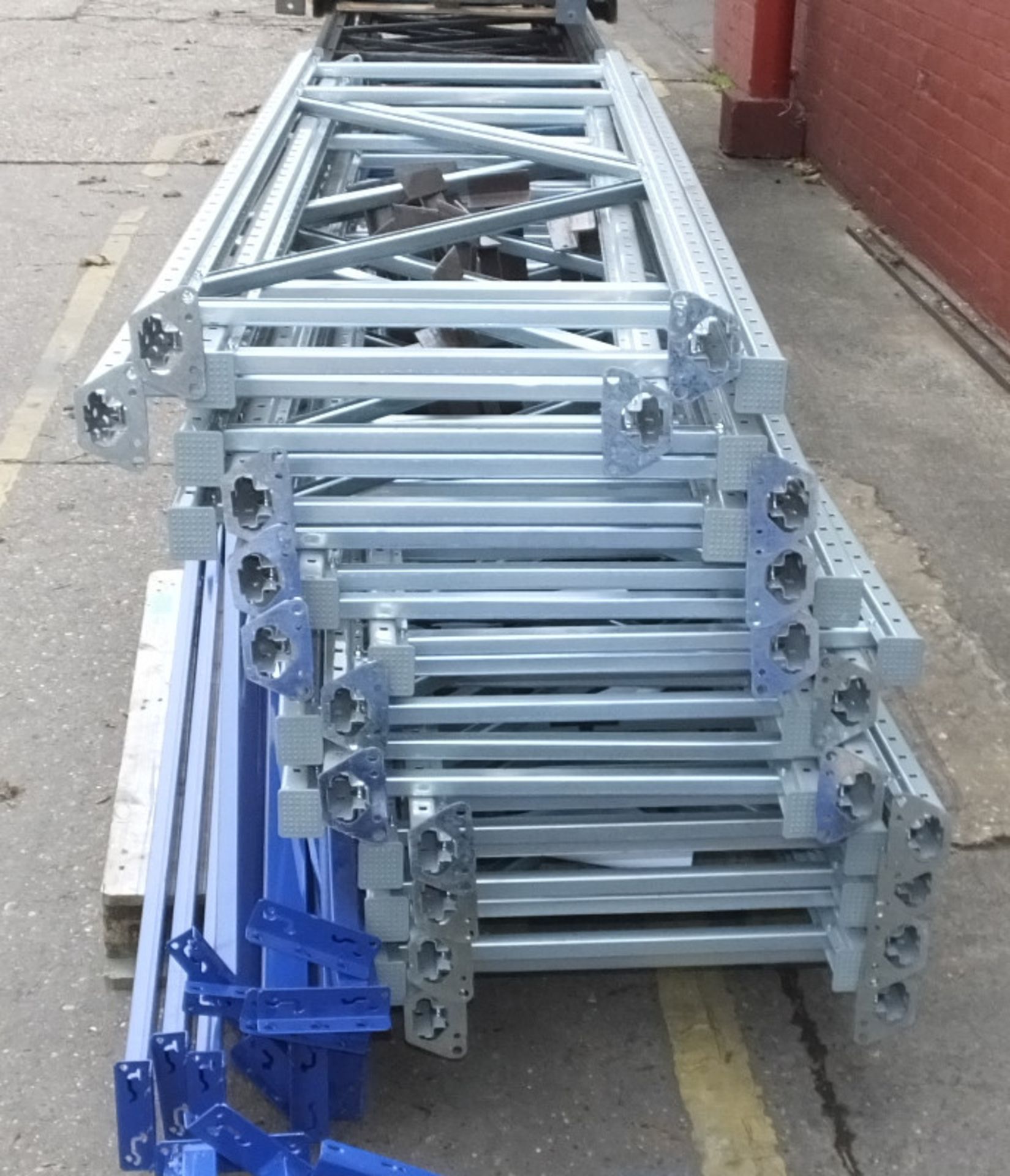 Racking assembly - Grey uprights, Blue beams - 21x Uprights H 2000mm x W 600mm, 58x Beams - Image 8 of 17