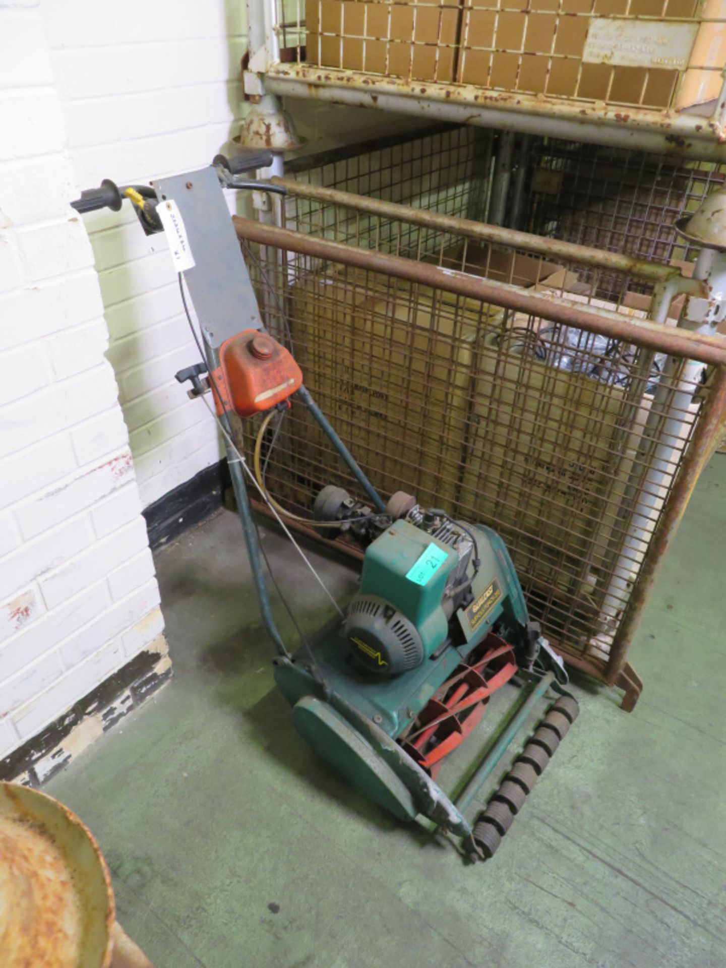 Qualcast Suffolk Punch 35S Petrol Lawnmower - AS SPARES OR REPAIRS - Image 2 of 3