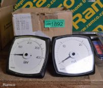 1x mA dial gauge, 1x kW dial gauge
