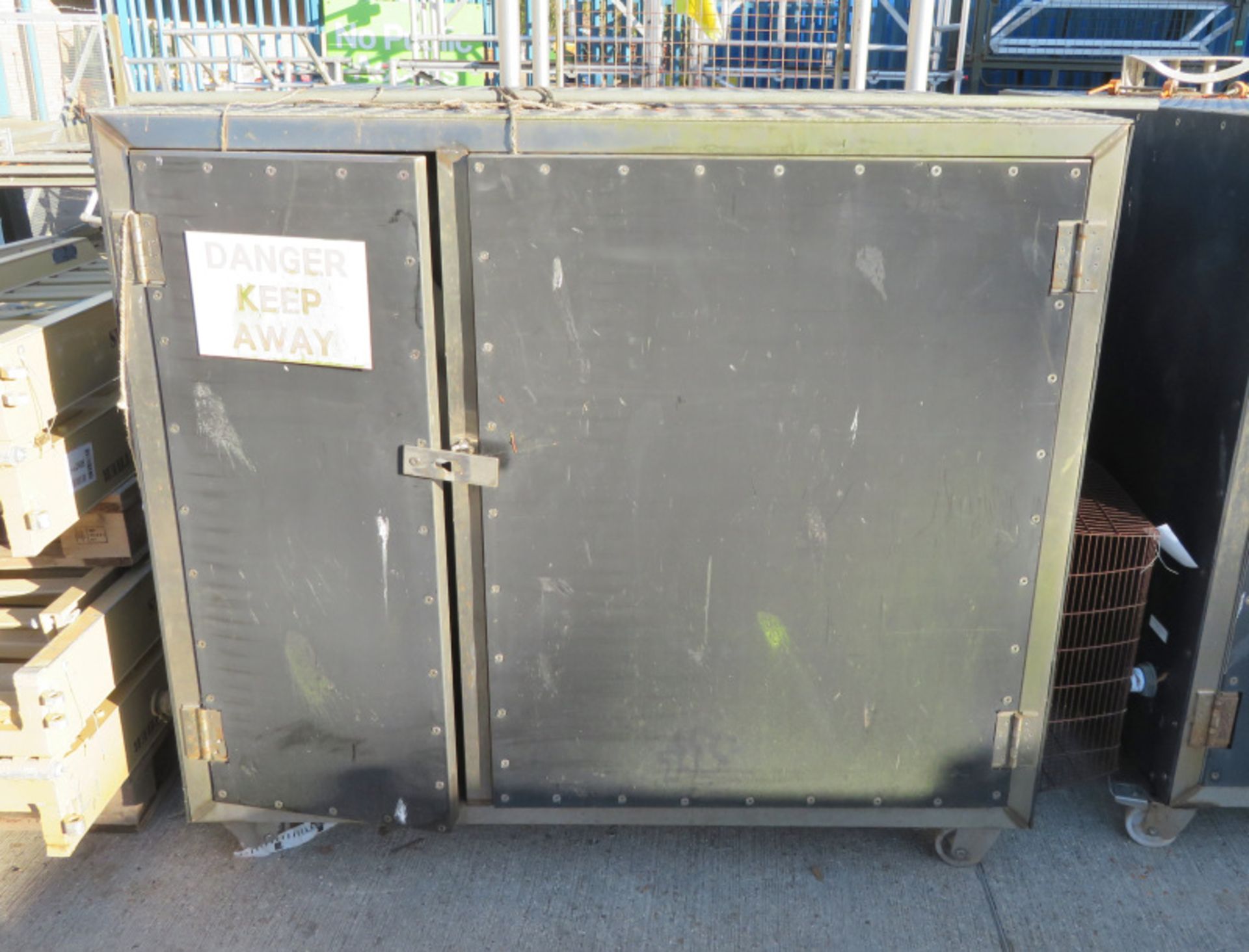 12 section roller plastic bin storage frame with drainage pipes, water storage & pump unit - Image 2 of 6